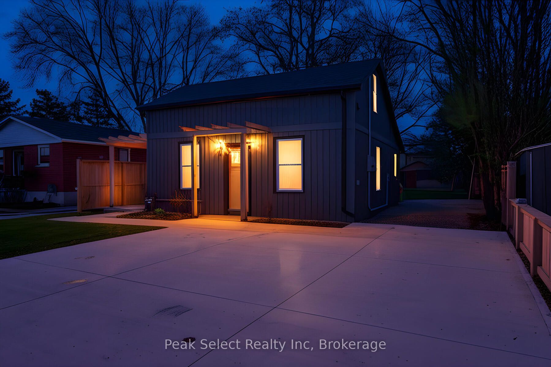 210 Jones St W Property Photo 1