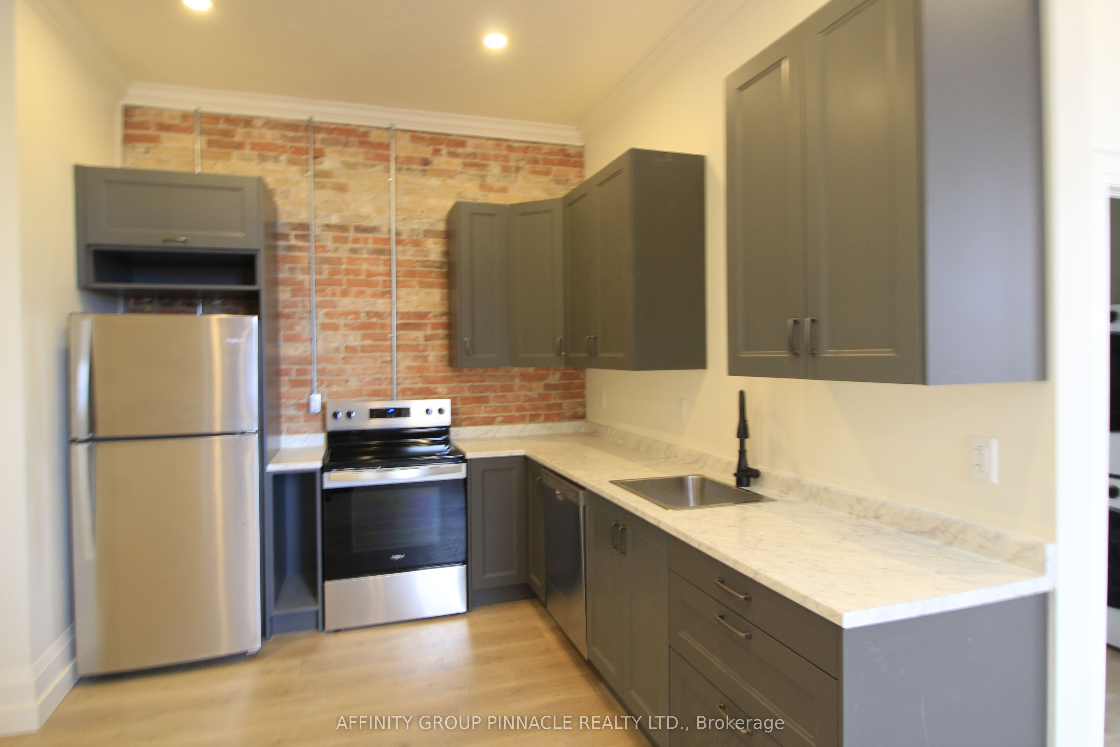 #2 - 3 Cambridge Street Property Photo 3