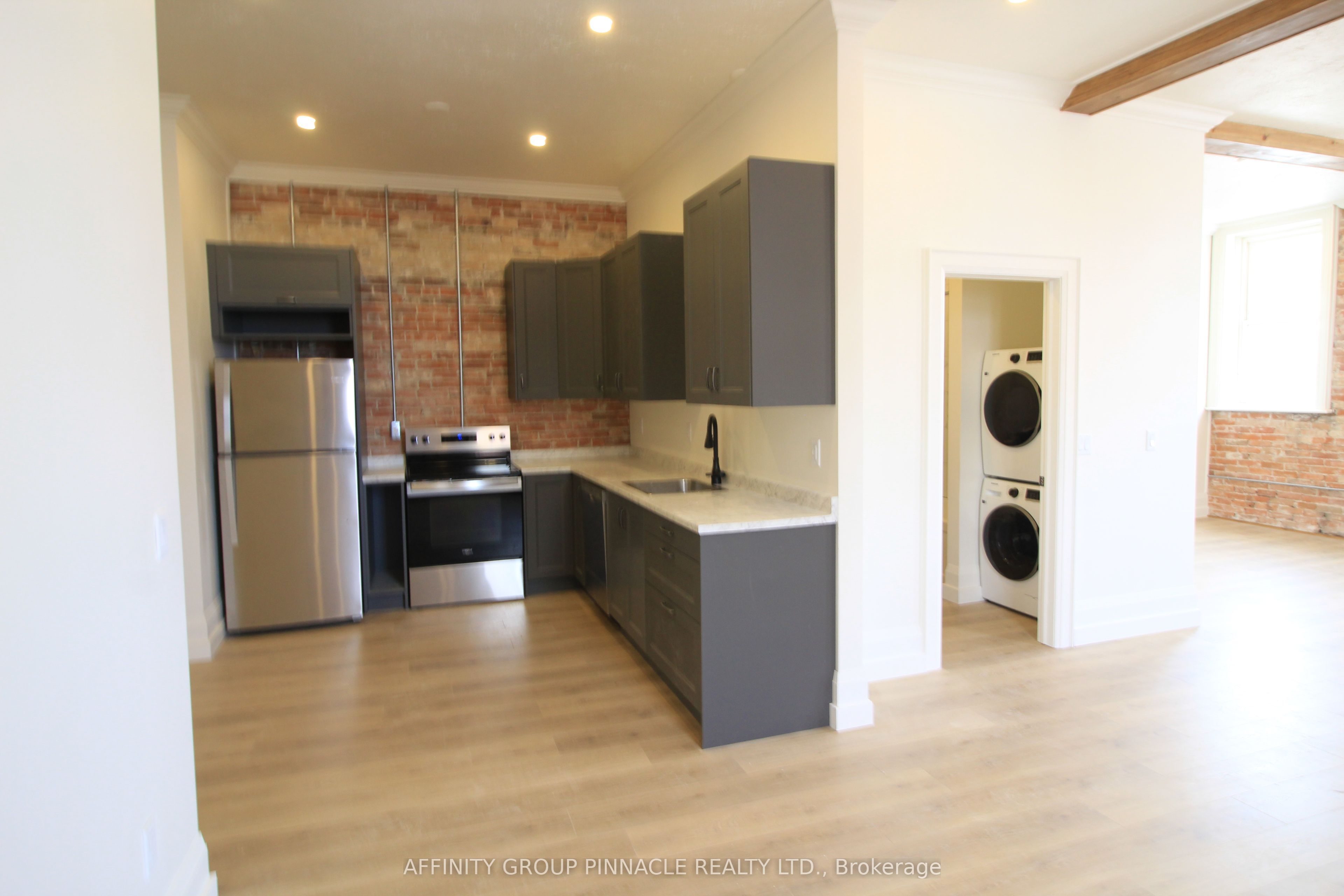 #2 - 3 Cambridge Street Property Photo 5