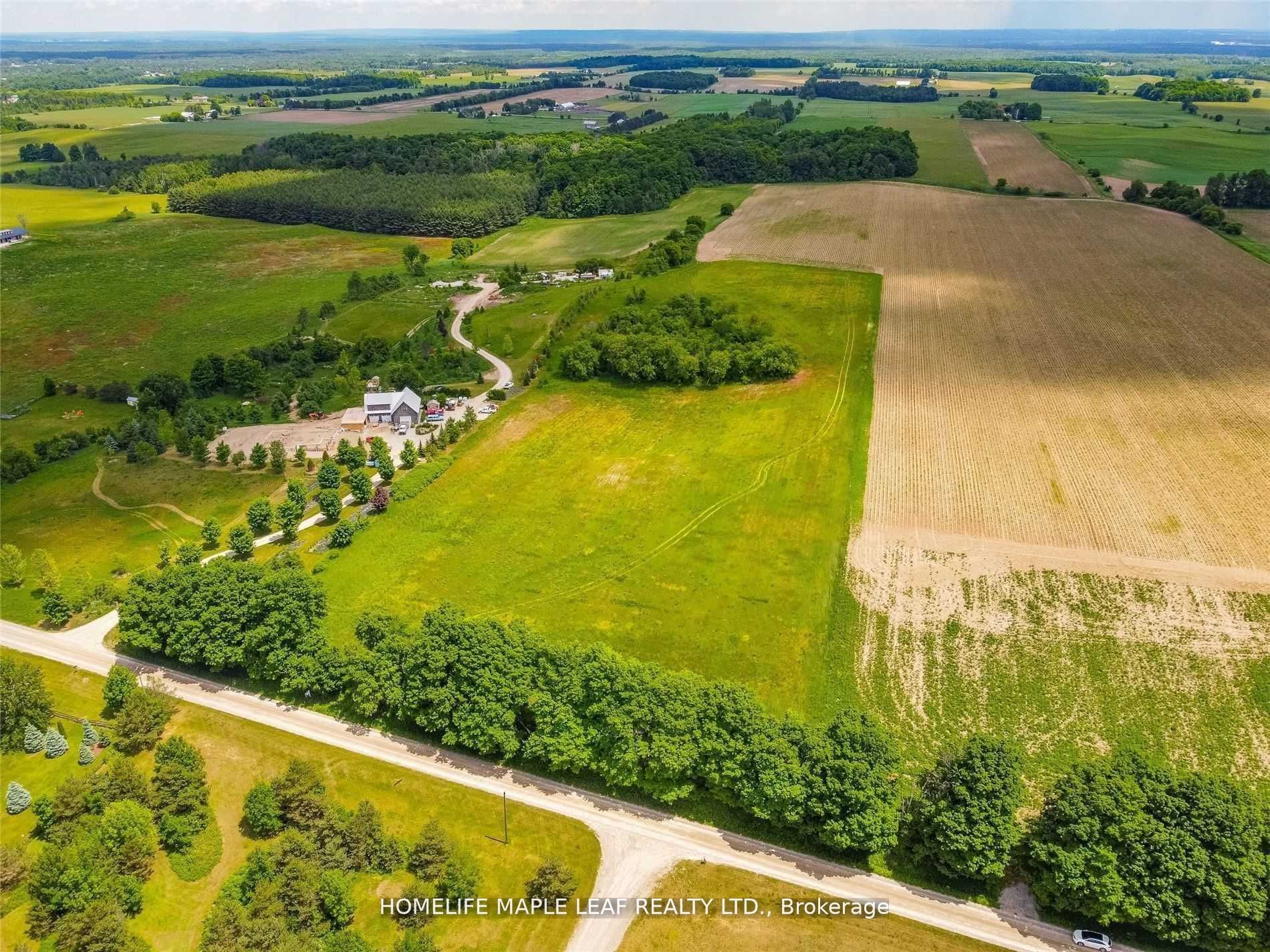 958423 7th Line Property Photo 25