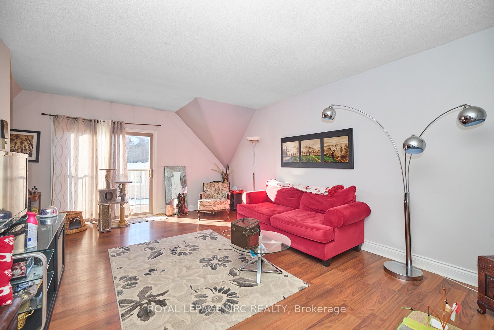 #302 - 4872 Valley Way Property Photo