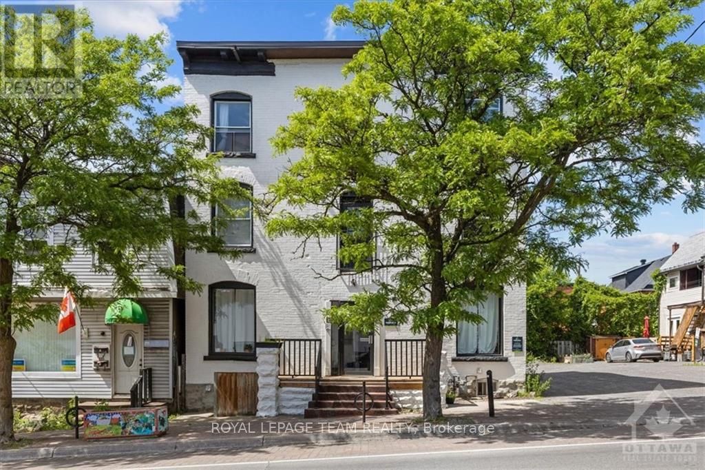 883 Somerset Street Property Photo 1