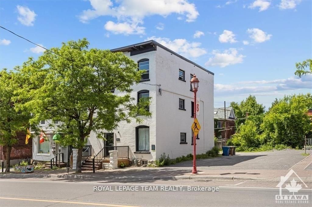 883 Somerset Street Property Photo 2