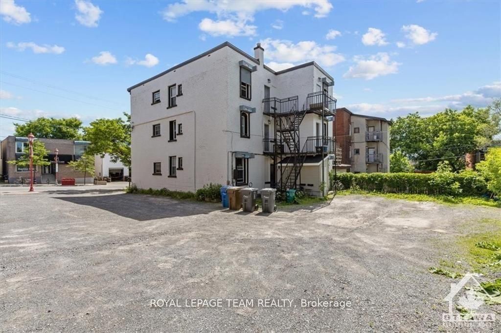 883 Somerset Street Property Photo 3