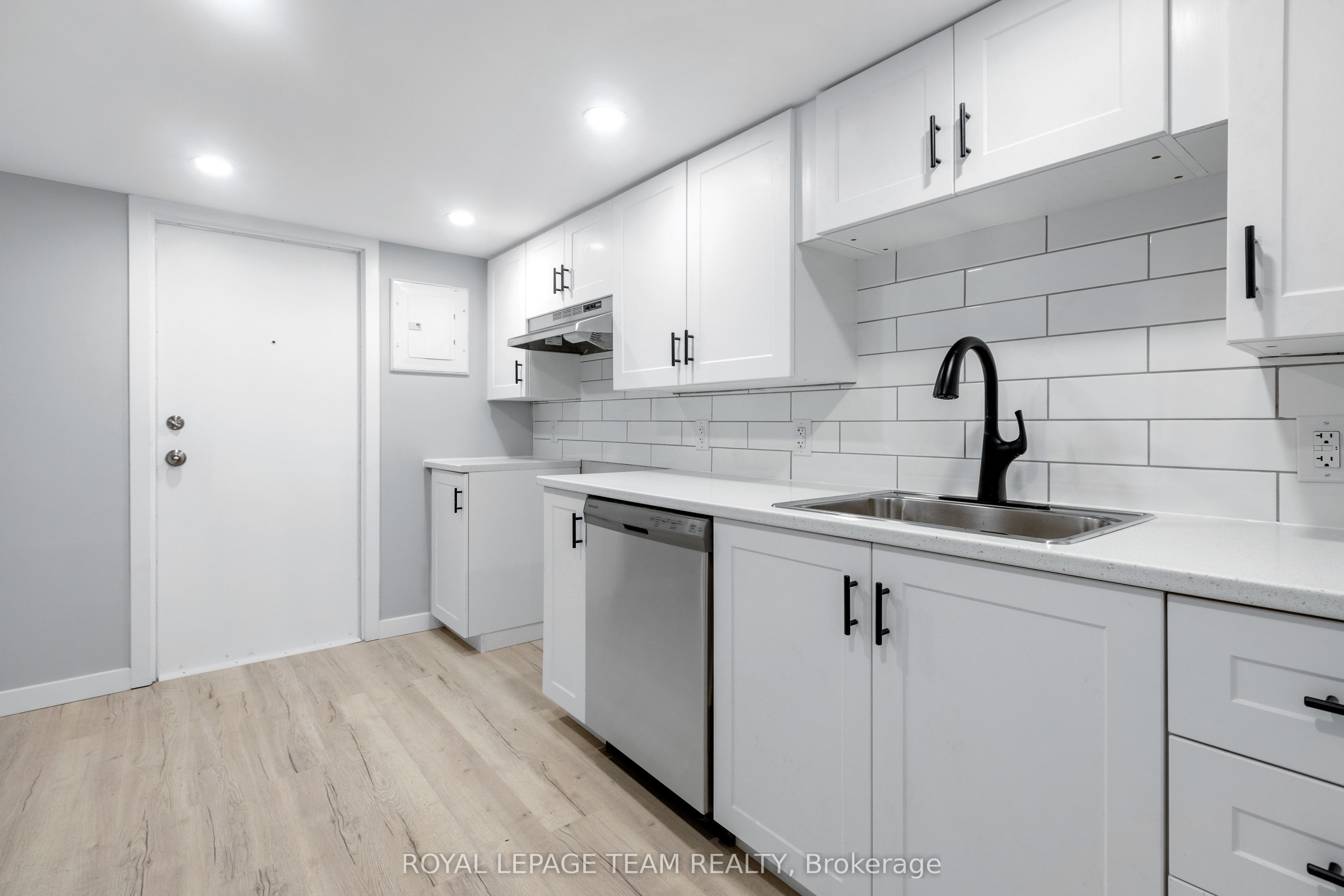883 Somerset Street Property Photo 7