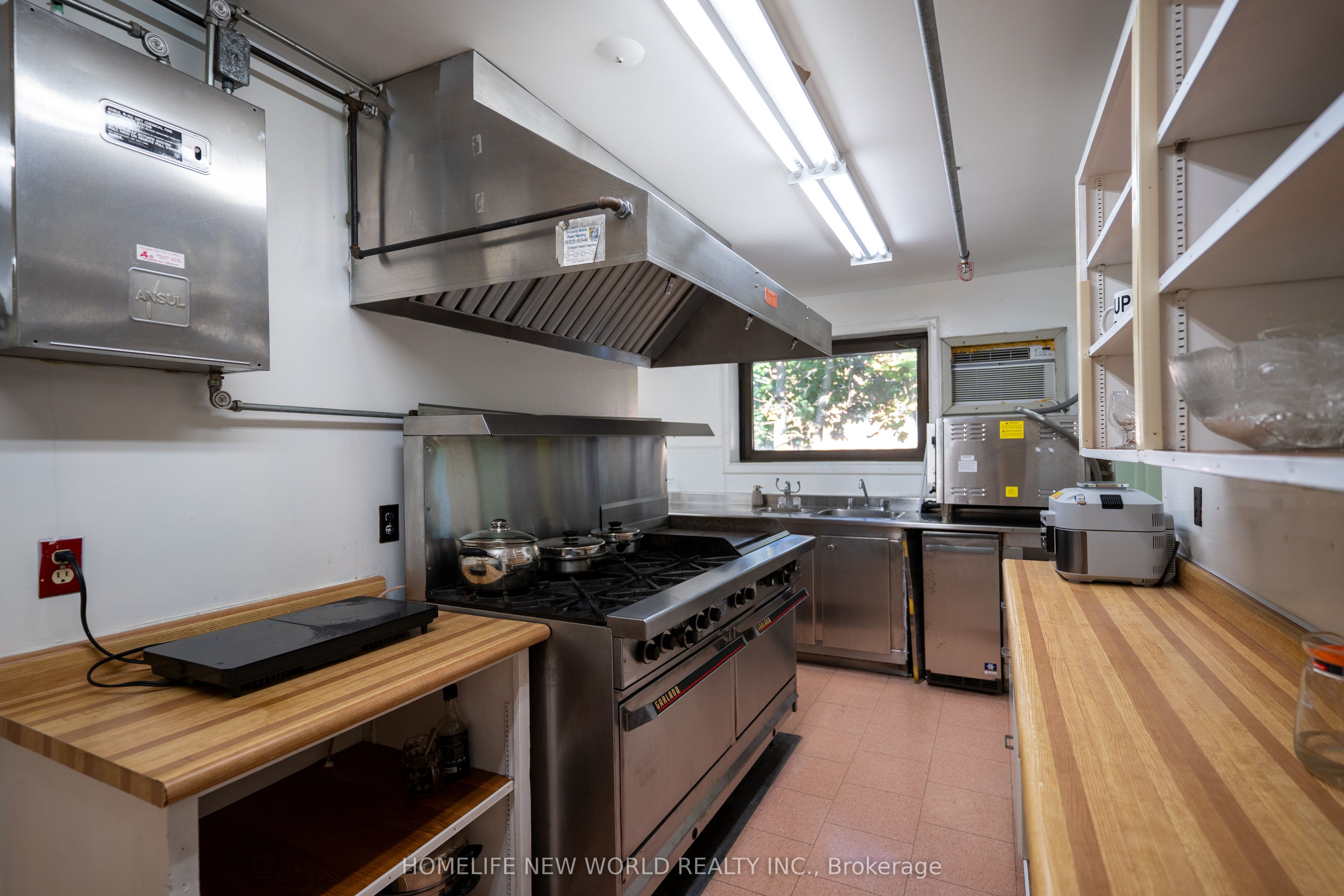 1029 4th Ave W Property Photo 9