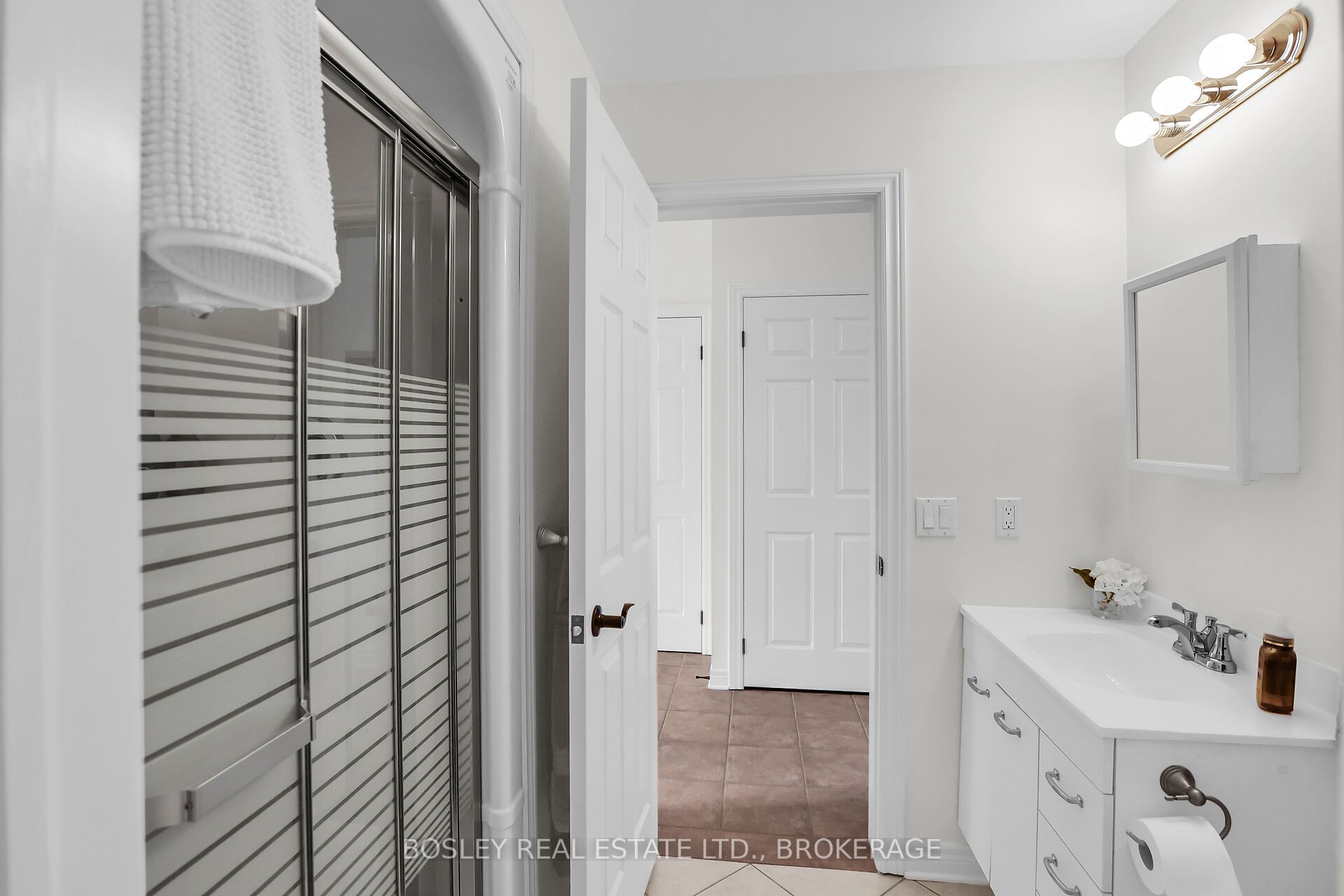 608 Simcoe St Property Photo 7