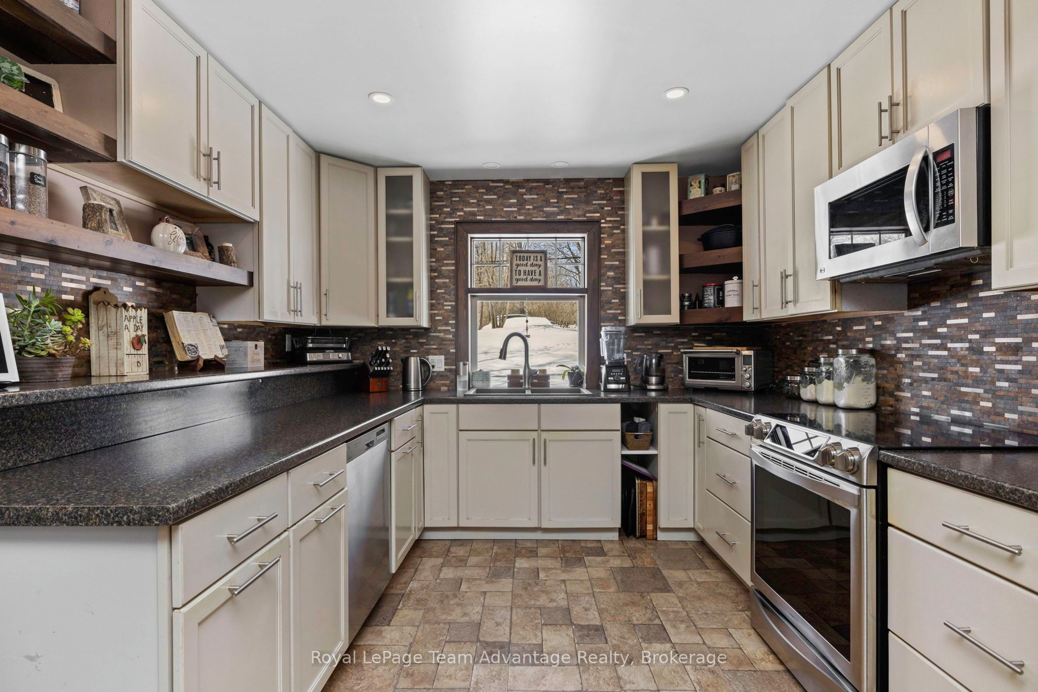 296 High St Property Photo 7