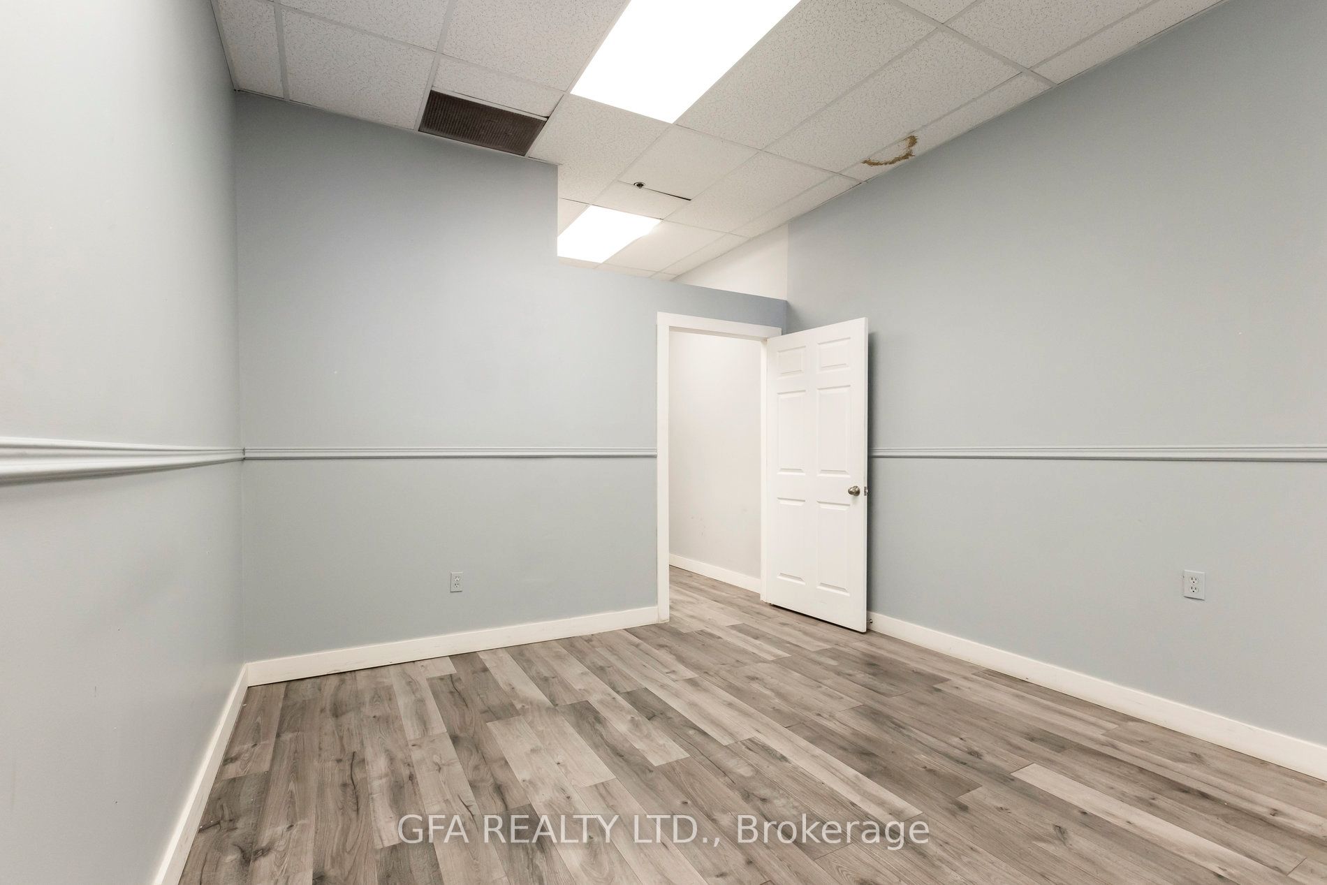 #e - 10 Stanley Street Property Photo 16