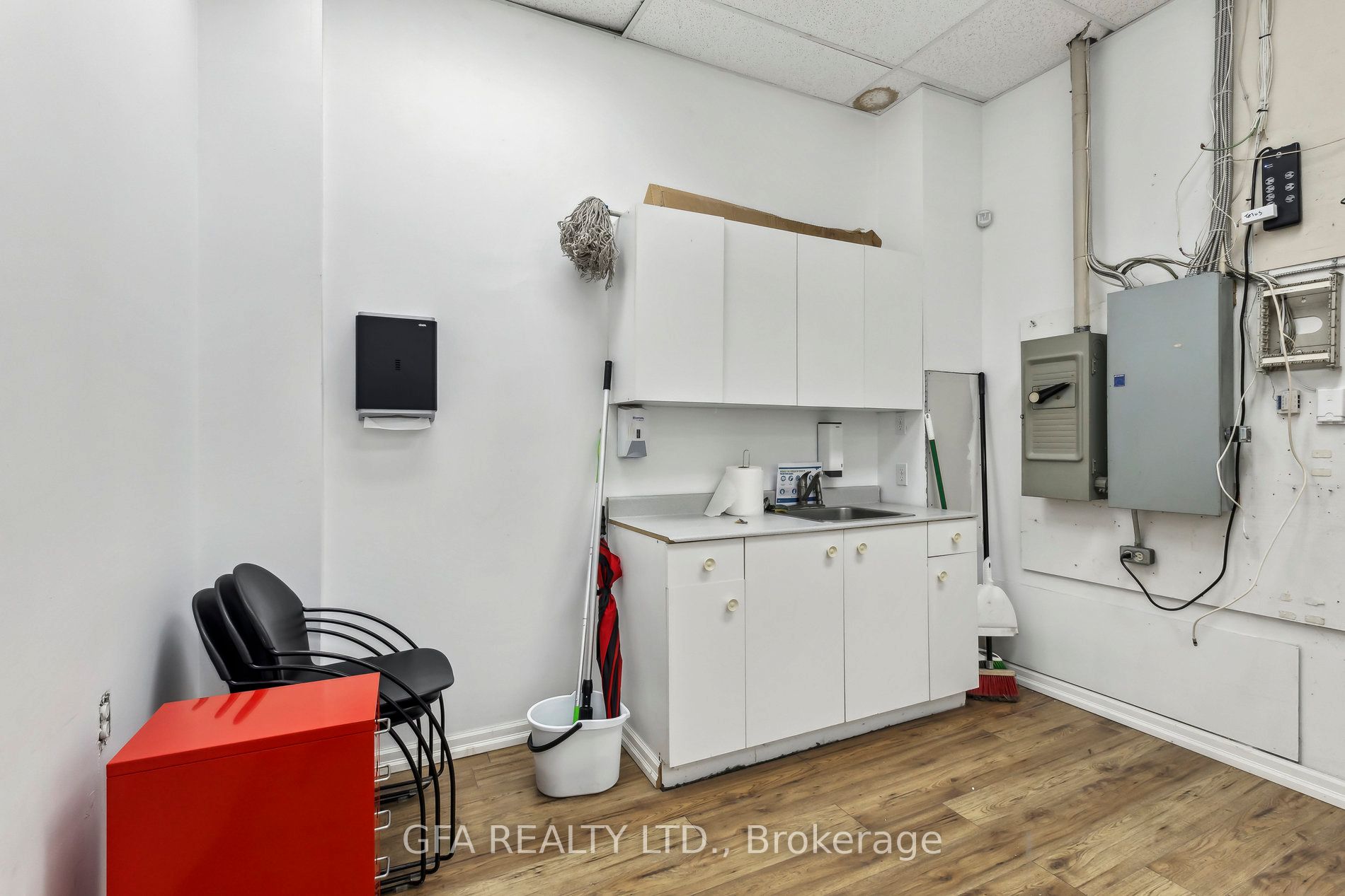 #f - 10 Stanley Street Property Photo 18
