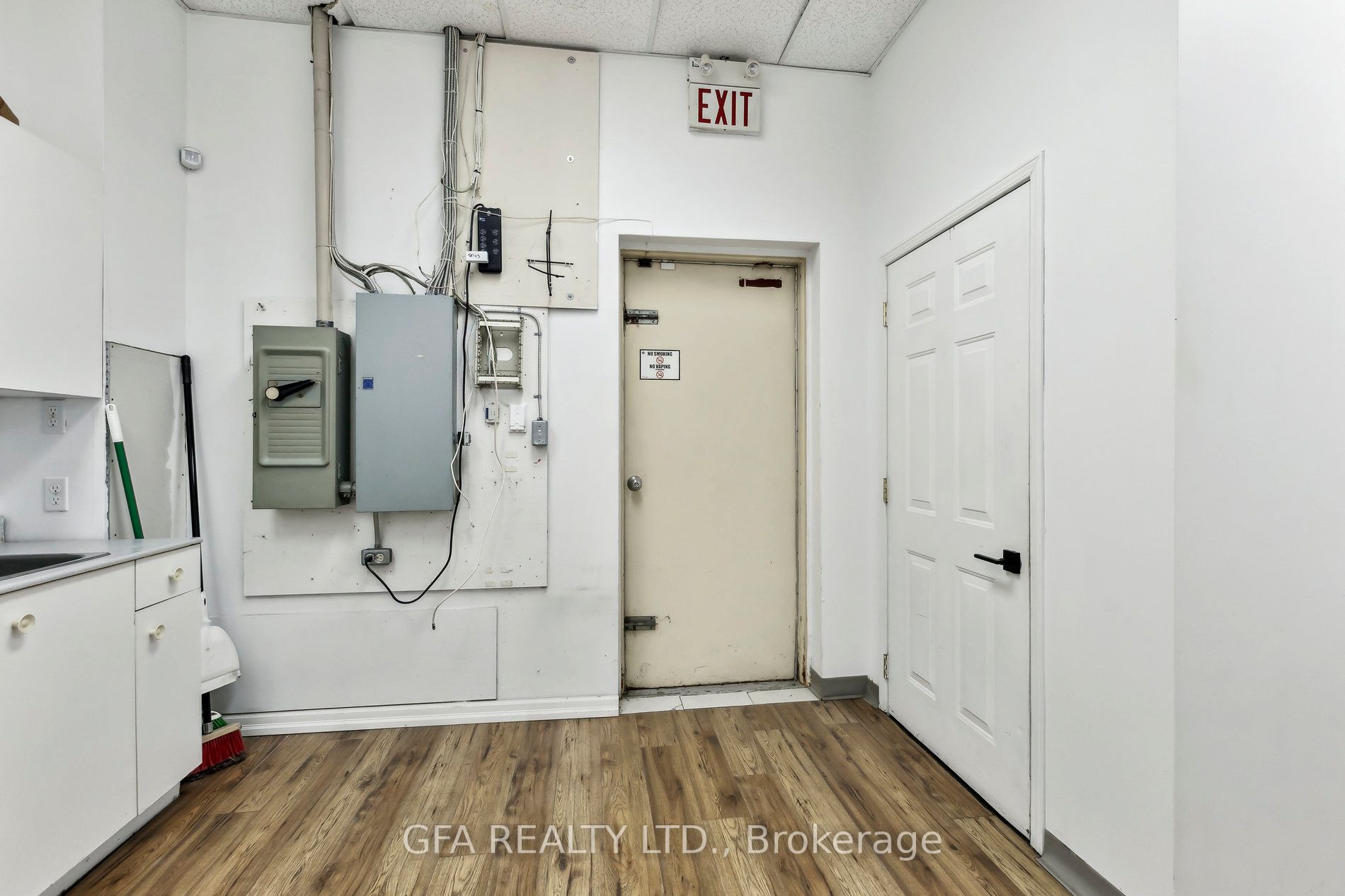#f - 10 Stanley Street Property Photo 23
