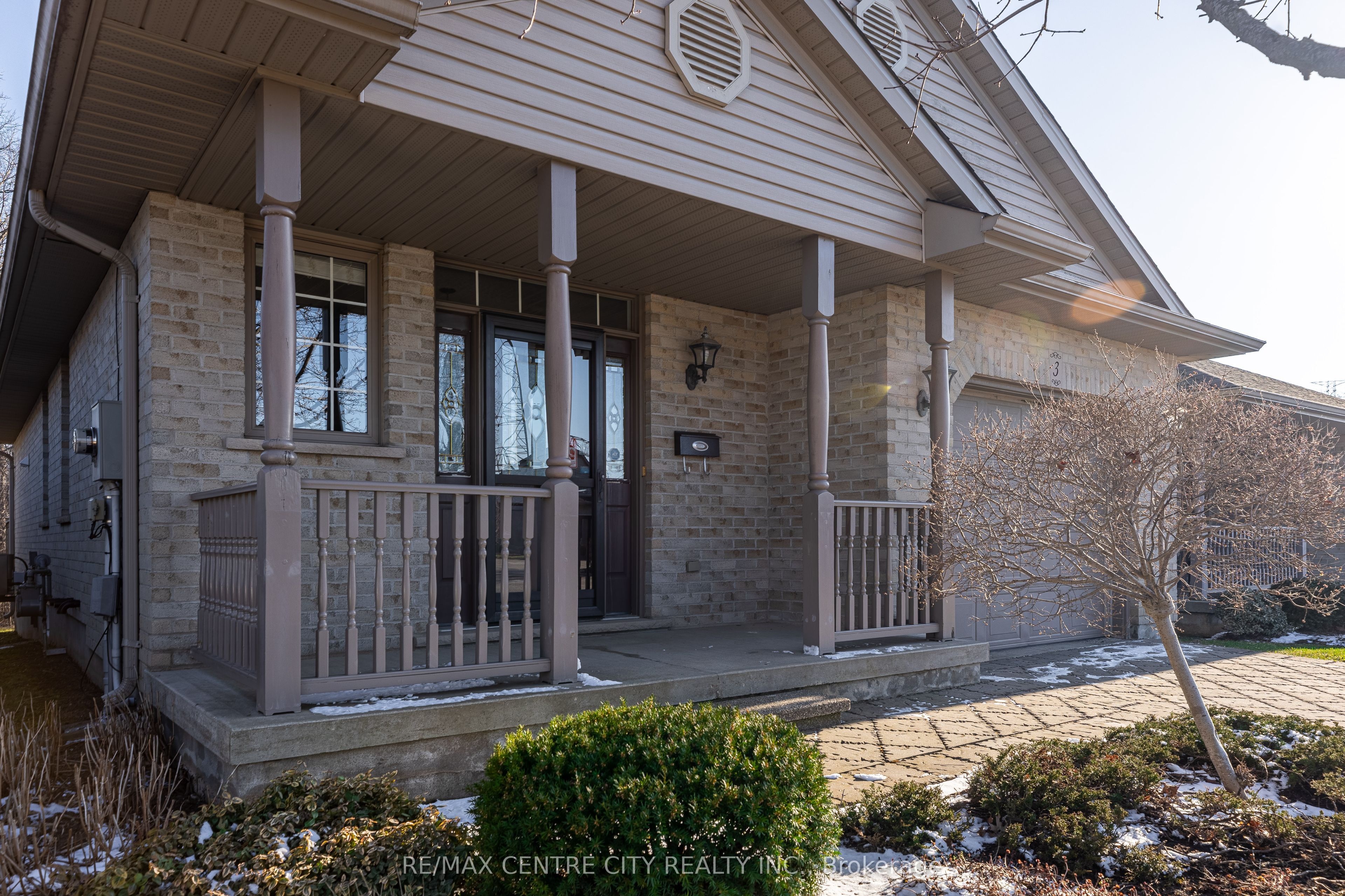#3 - 410 Burwell Road Property Photo 3