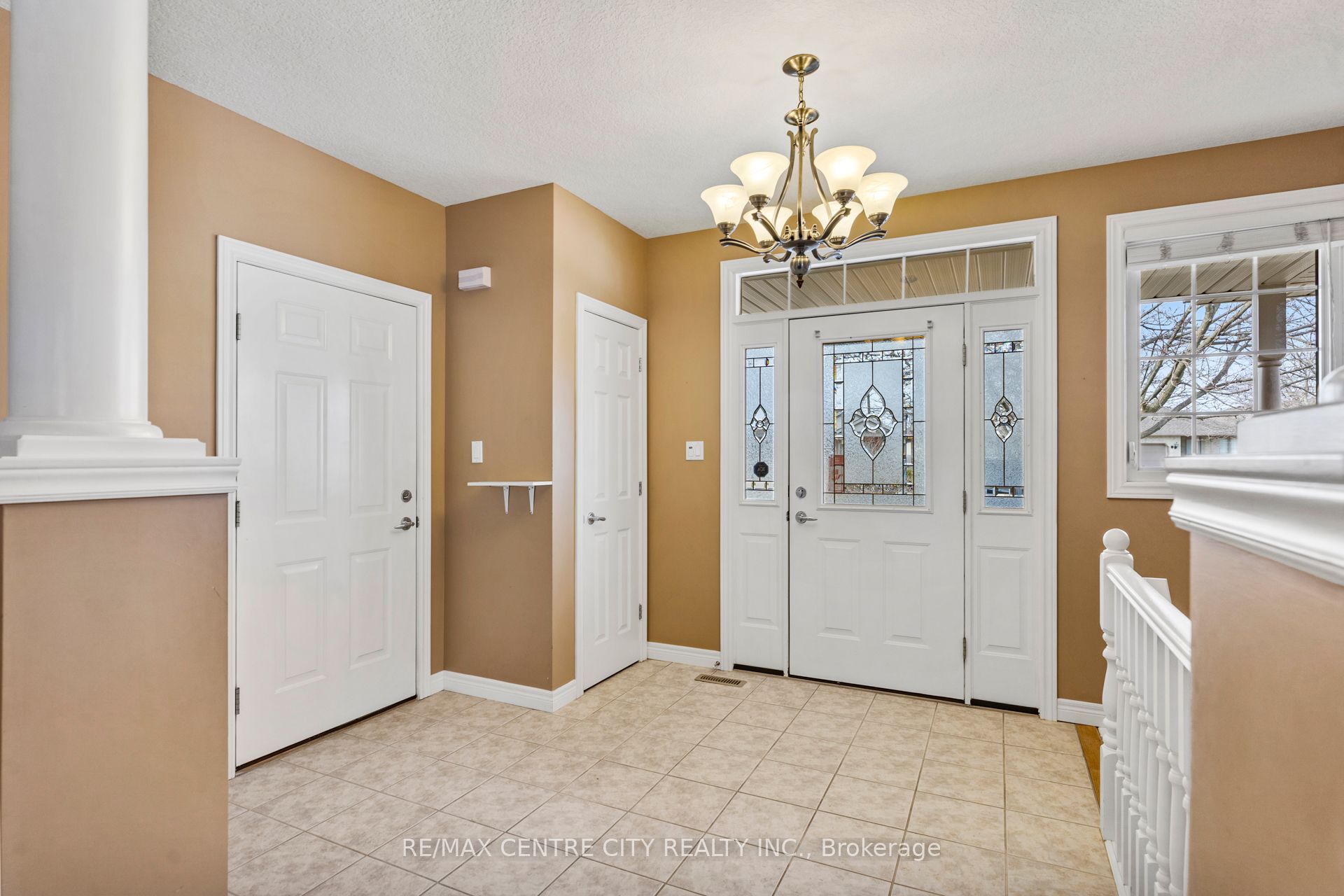 #3 - 410 Burwell Road Property Photo 4