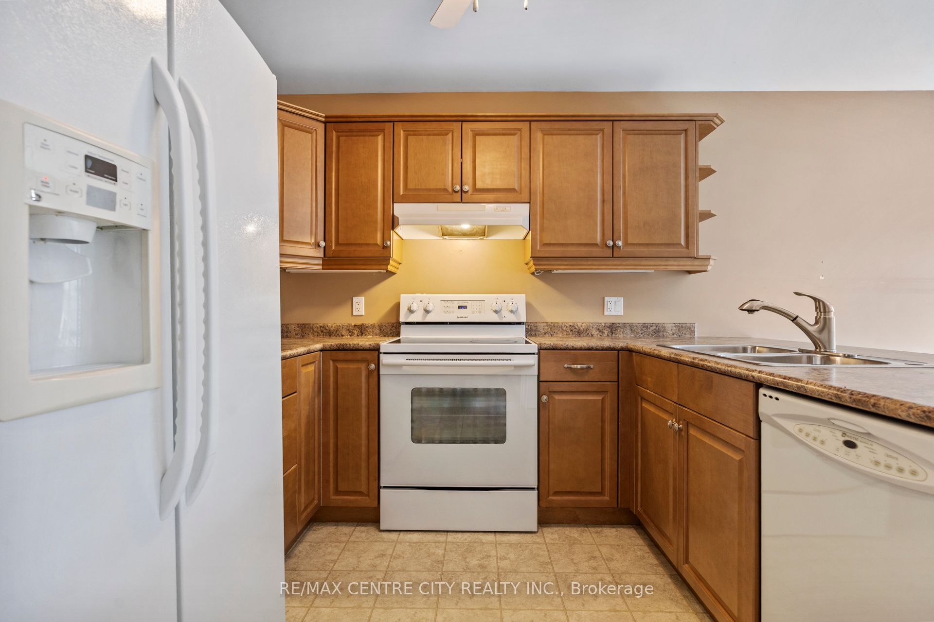 #3 - 410 Burwell Road Property Photo 7