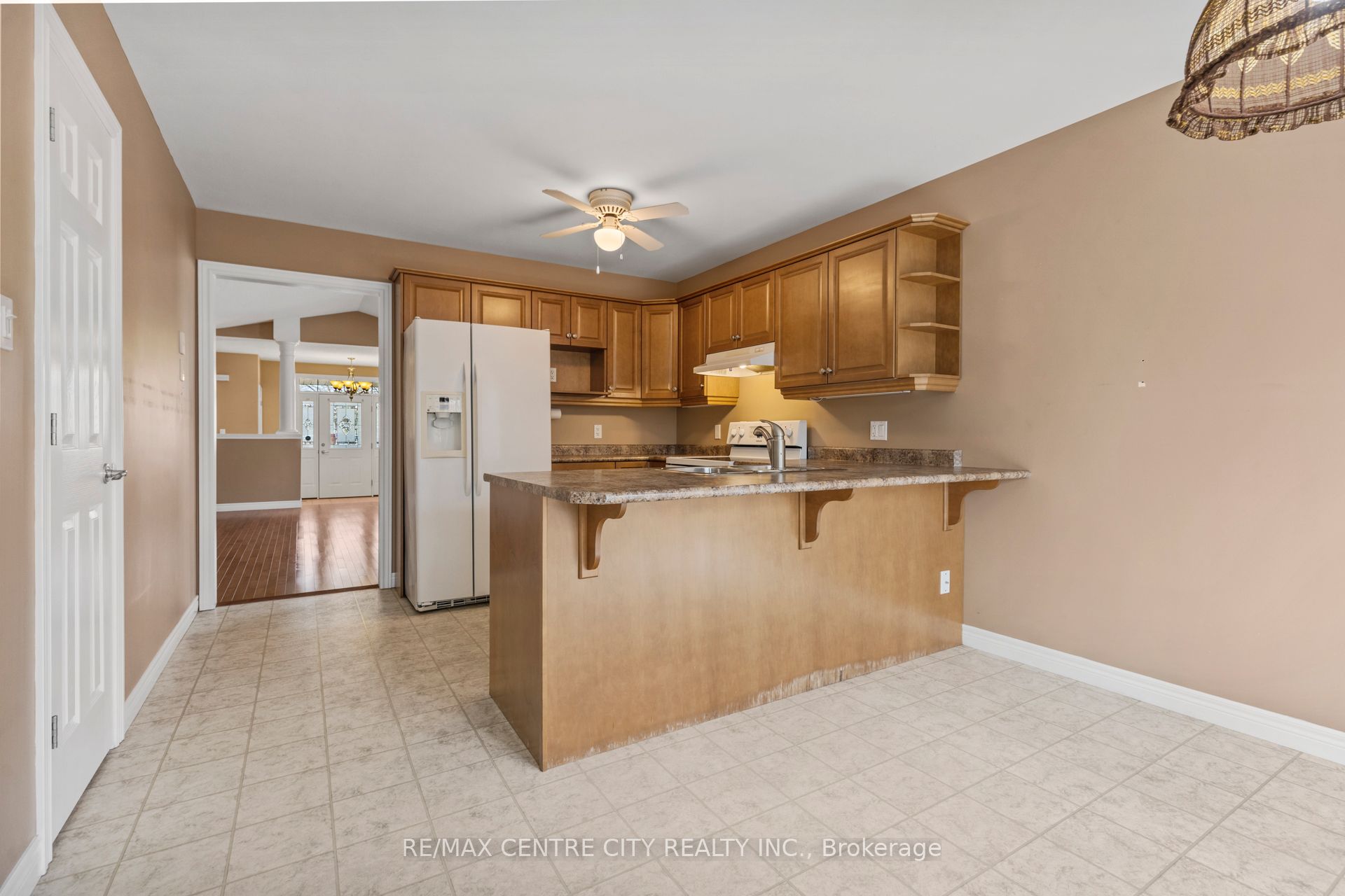 #3 - 410 Burwell Road Property Photo 8