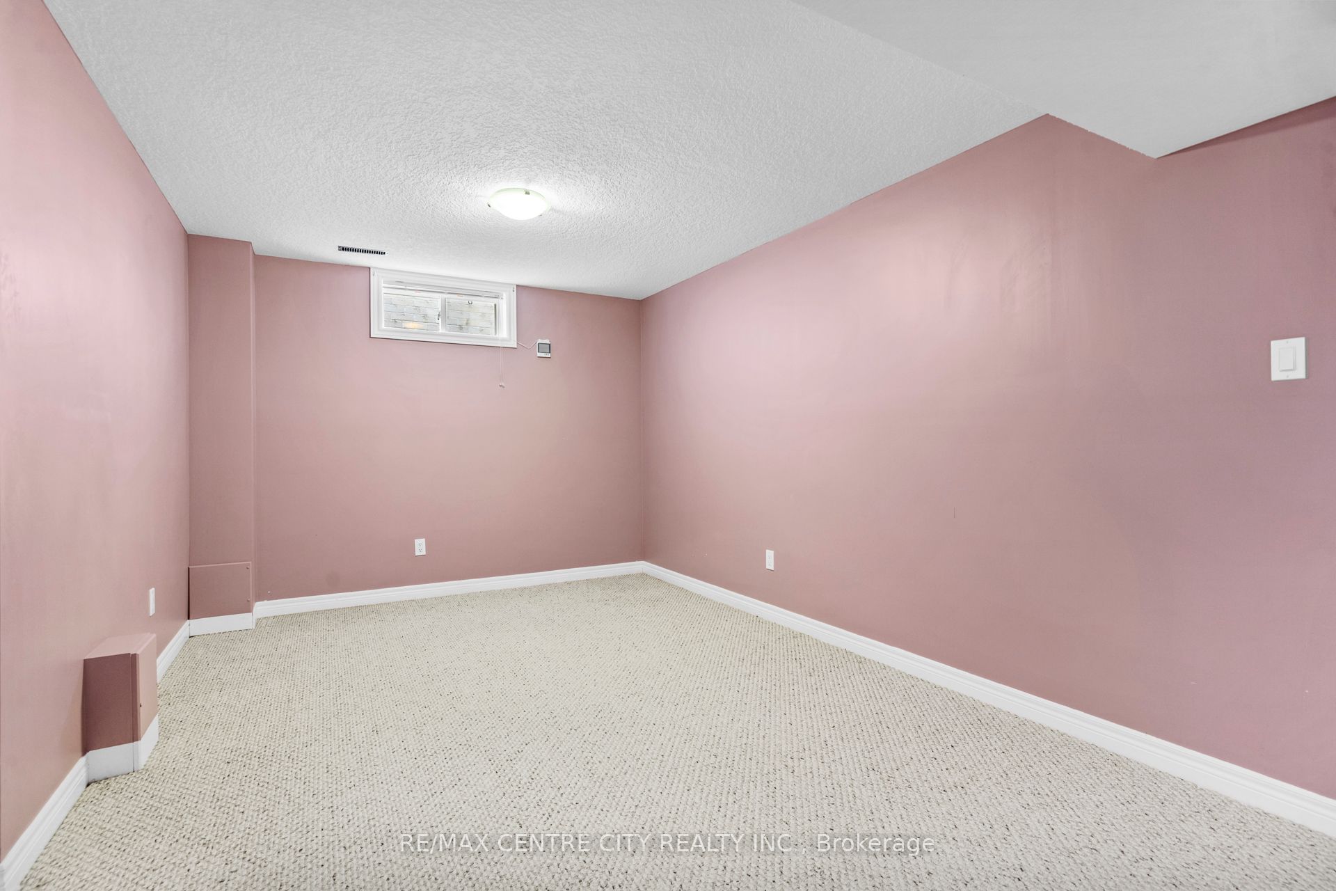#3 - 410 Burwell Road Property Photo 15