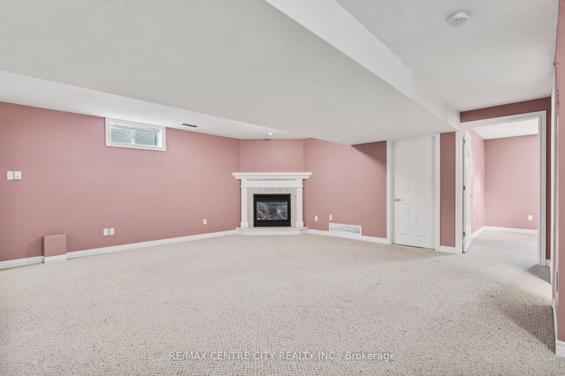 #3 - 410 Burwell Road Property Photo 16