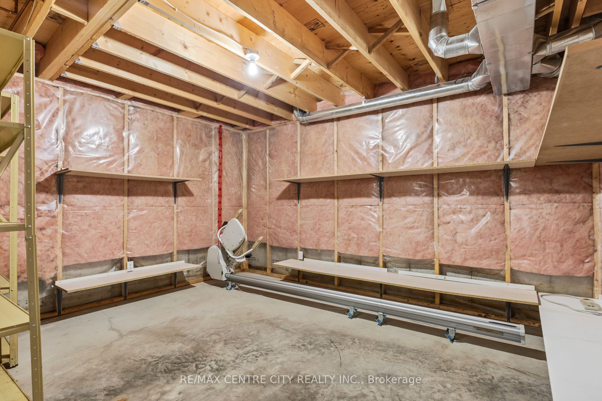 #3 - 410 Burwell Road Property Photo 19