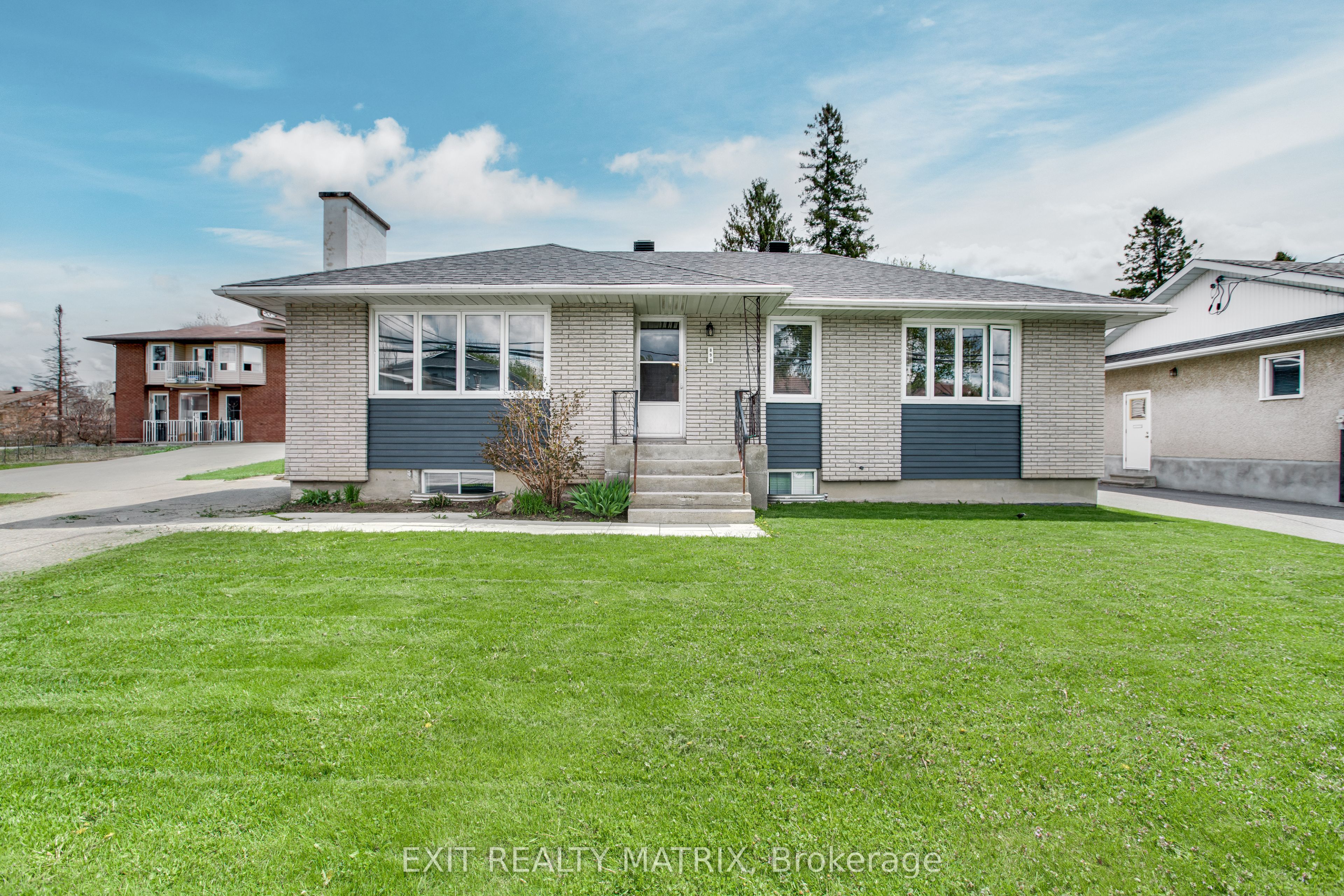 890 Notre Dame Street Property Photo