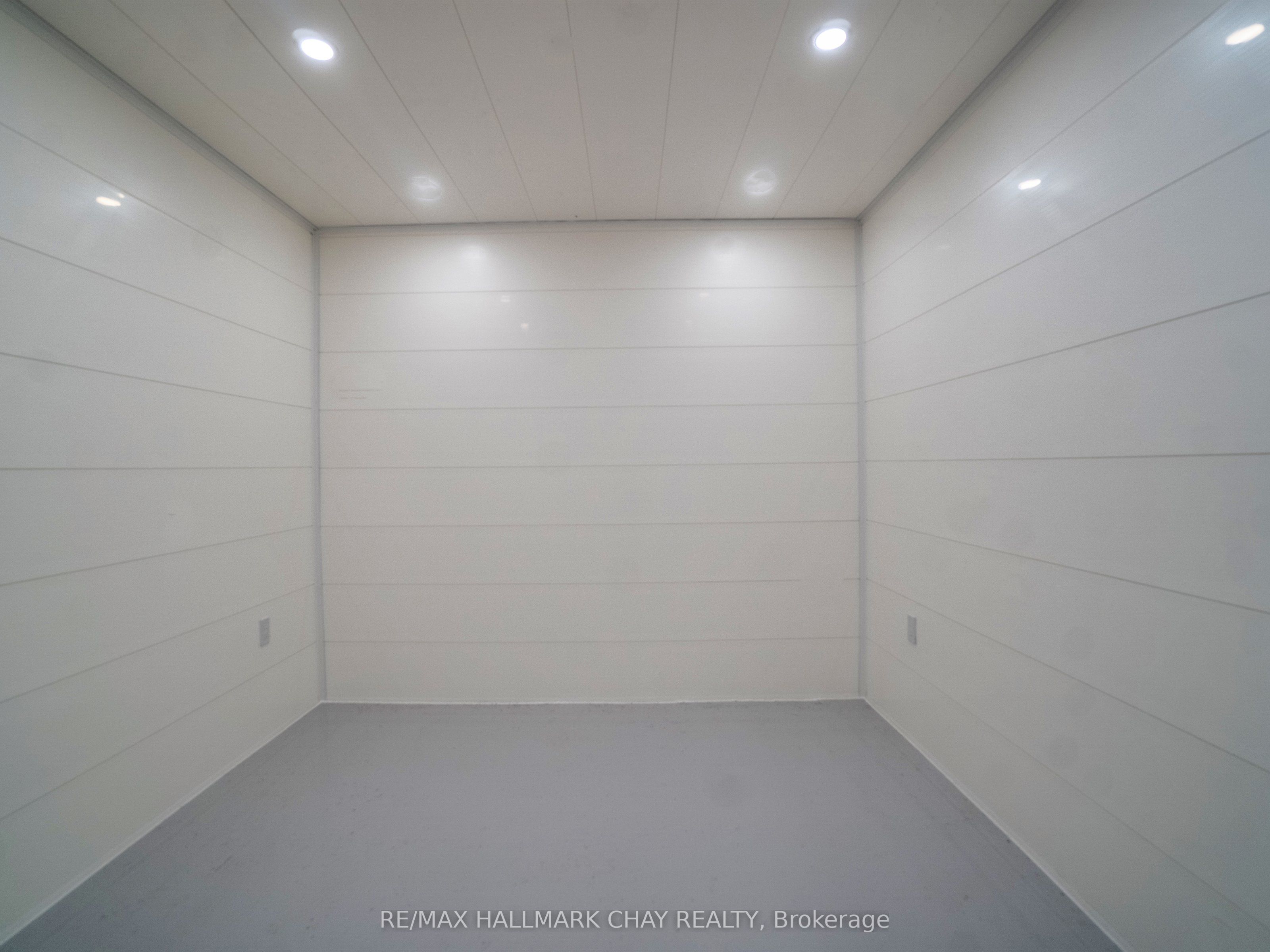 10 Commerce Court Property Photo 8