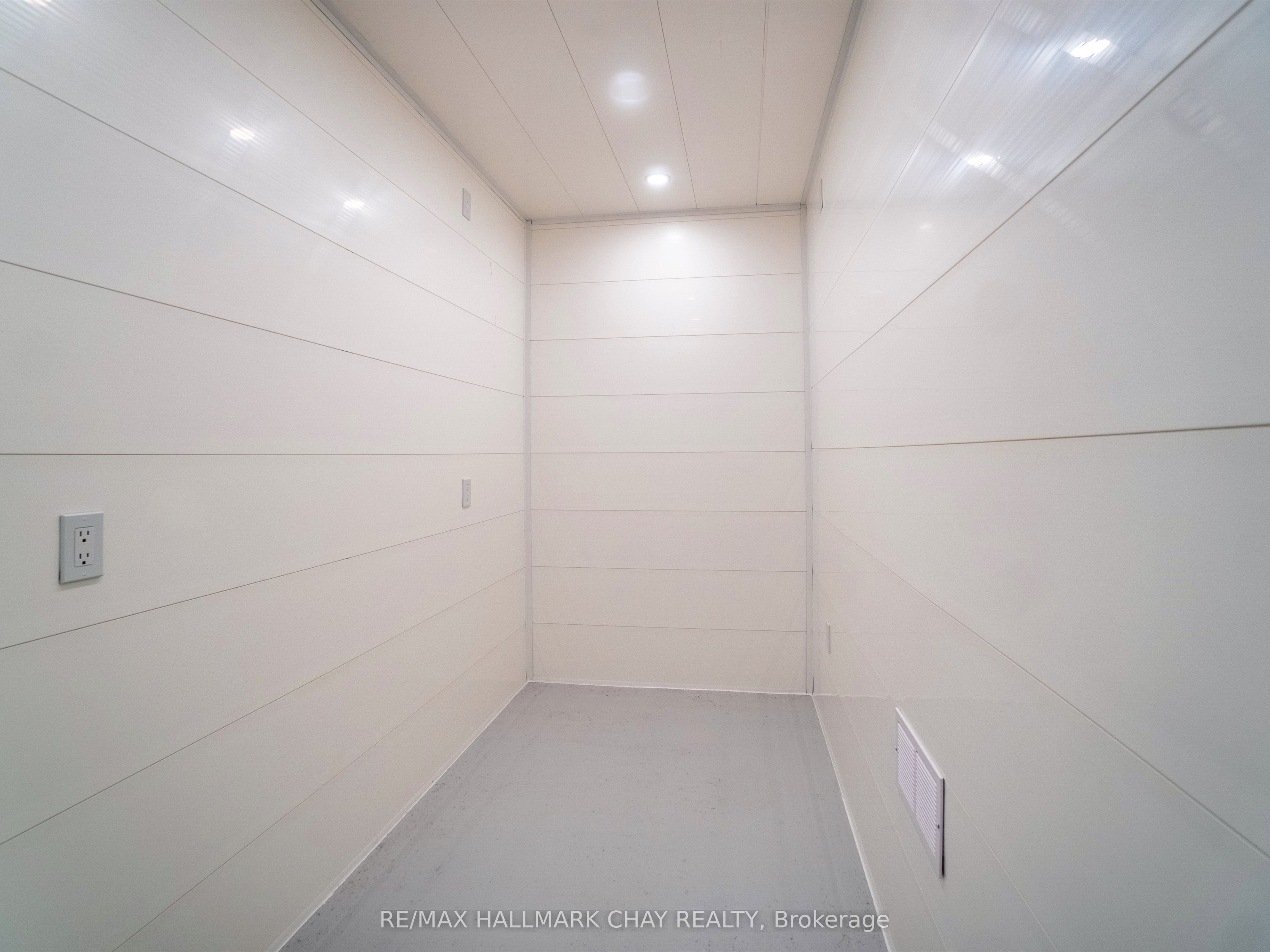 10 Commerce Court Property Photo 11