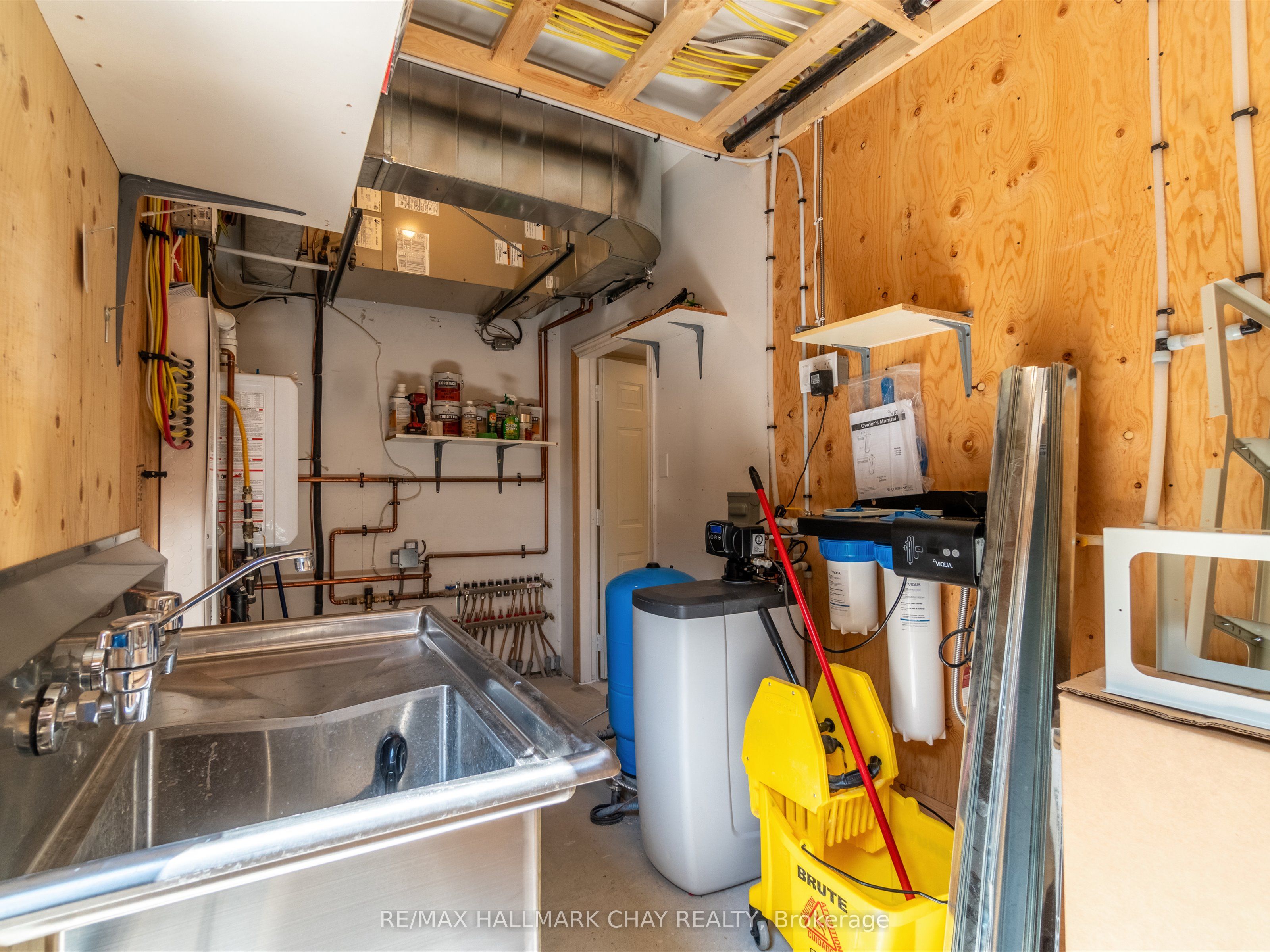 10 Commerce Court Property Photo 14