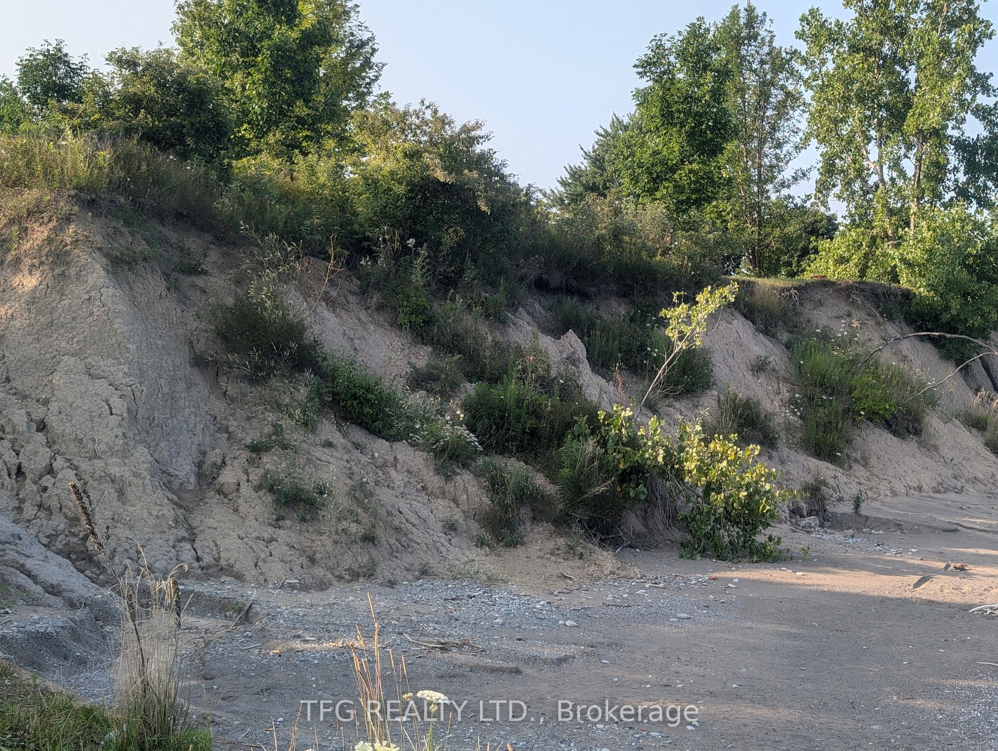 888 Hiawatha Beach Property Photo 4