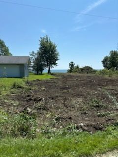 888 Hiawatha Beach Property Photo 7