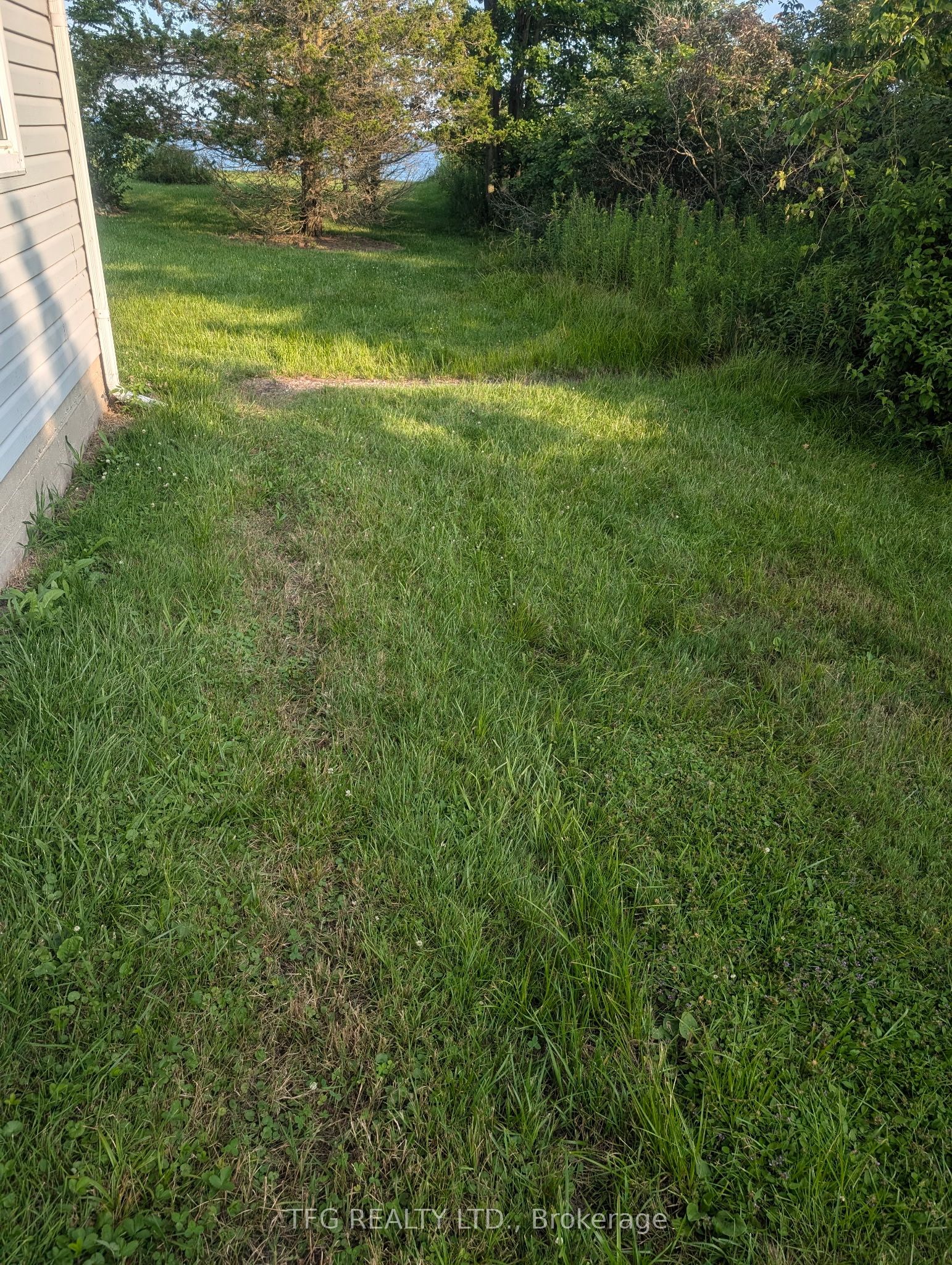 888 Hiawatha Beach Property Photo 9