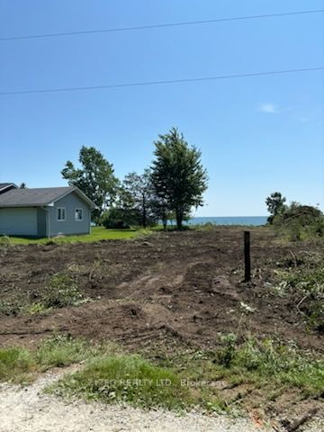 888 Hiawatha Beach Property Photo 12