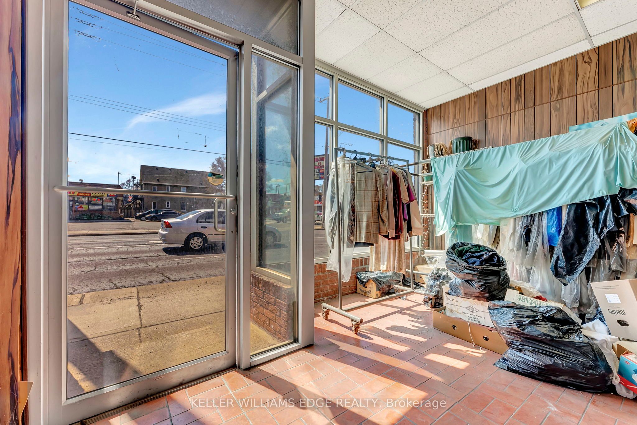 893 Barton Street Property Photo 5