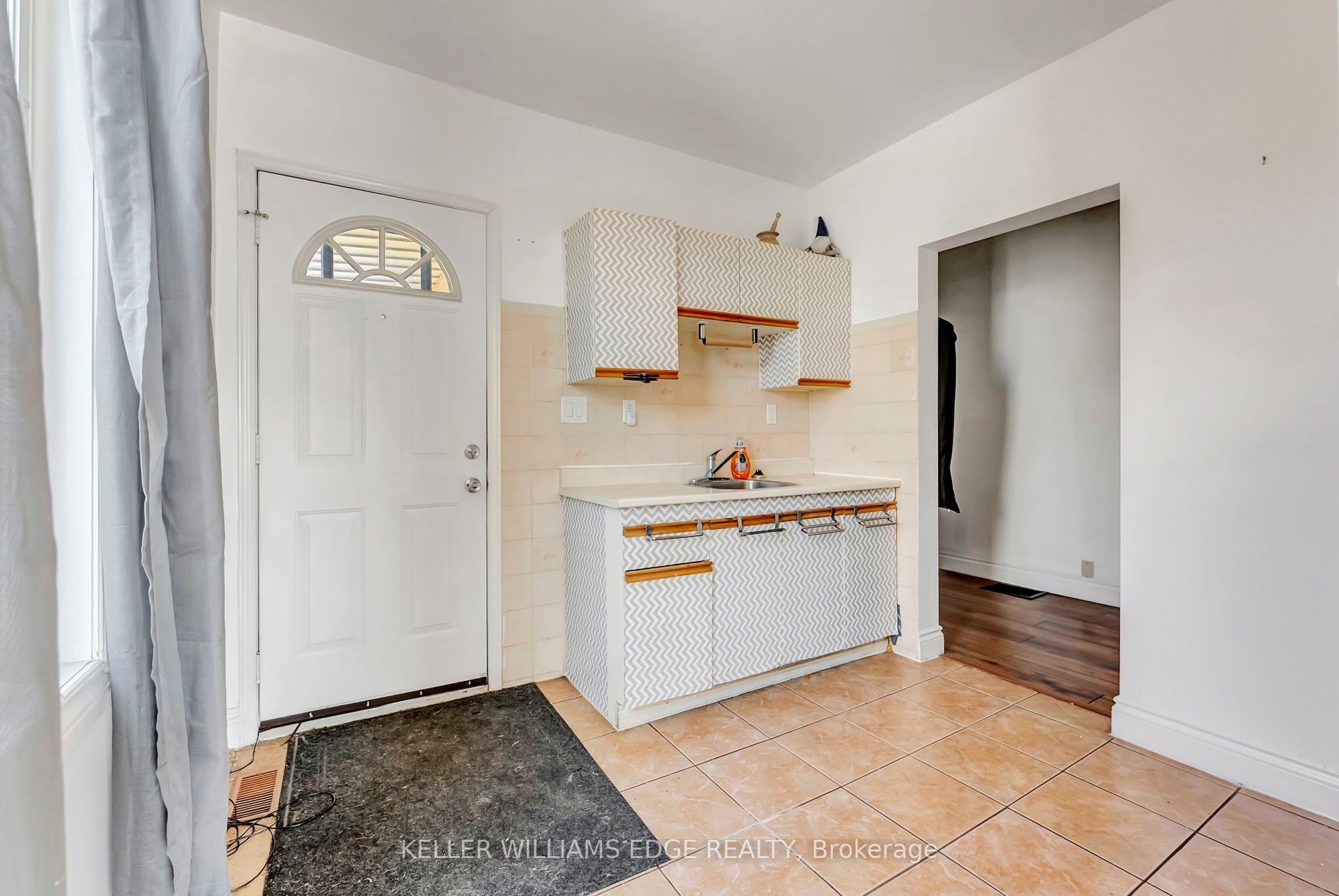 893 Barton Street Property Photo 14