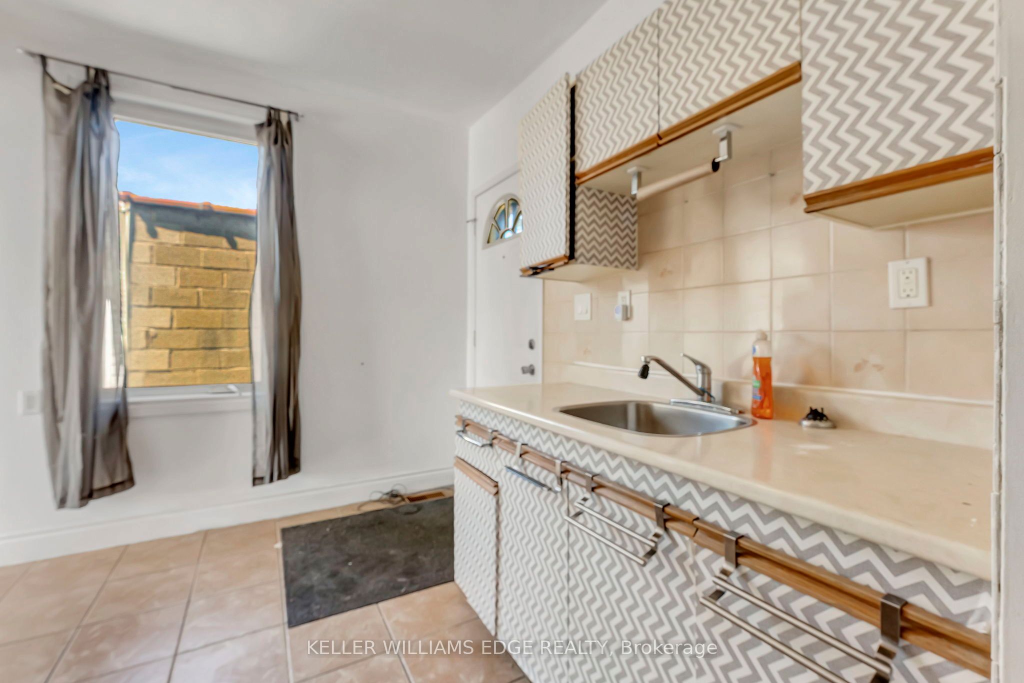 893 Barton Street Property Photo 20