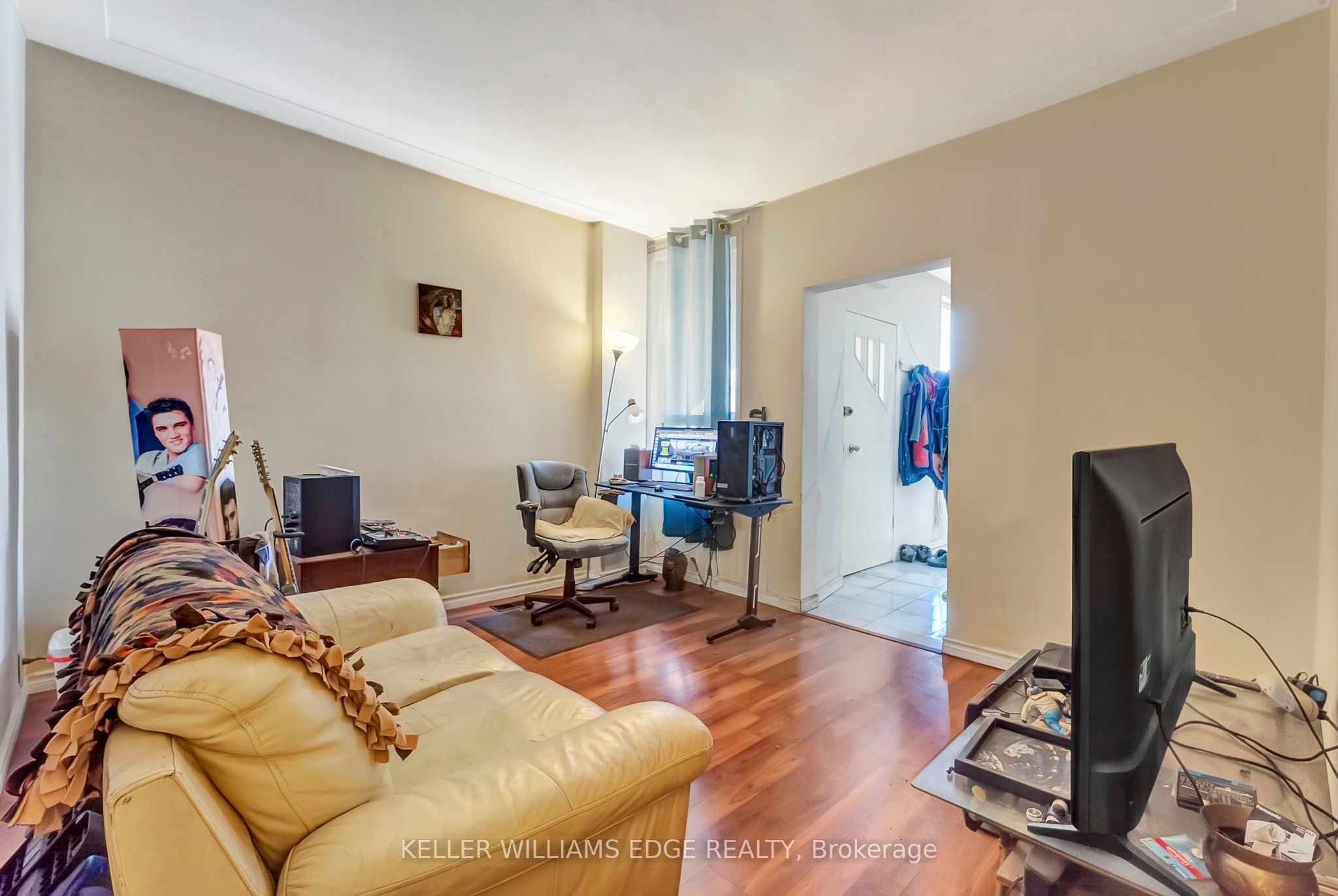 893 Barton Street Property Photo 28