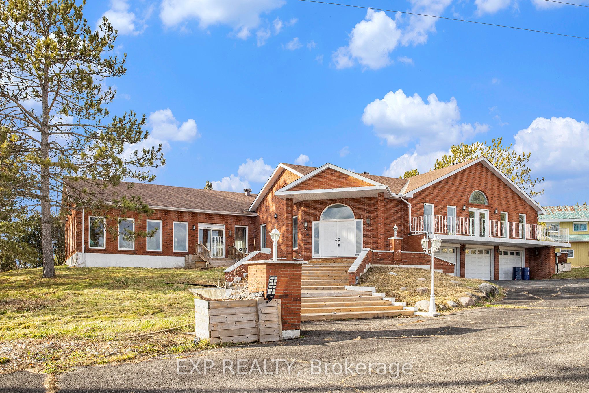 8411 Russell Rd Property Photo