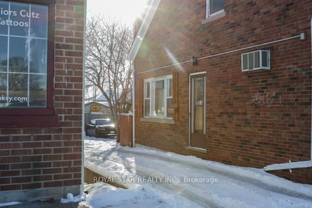 2139 Kingsway Drive Property Photo 1