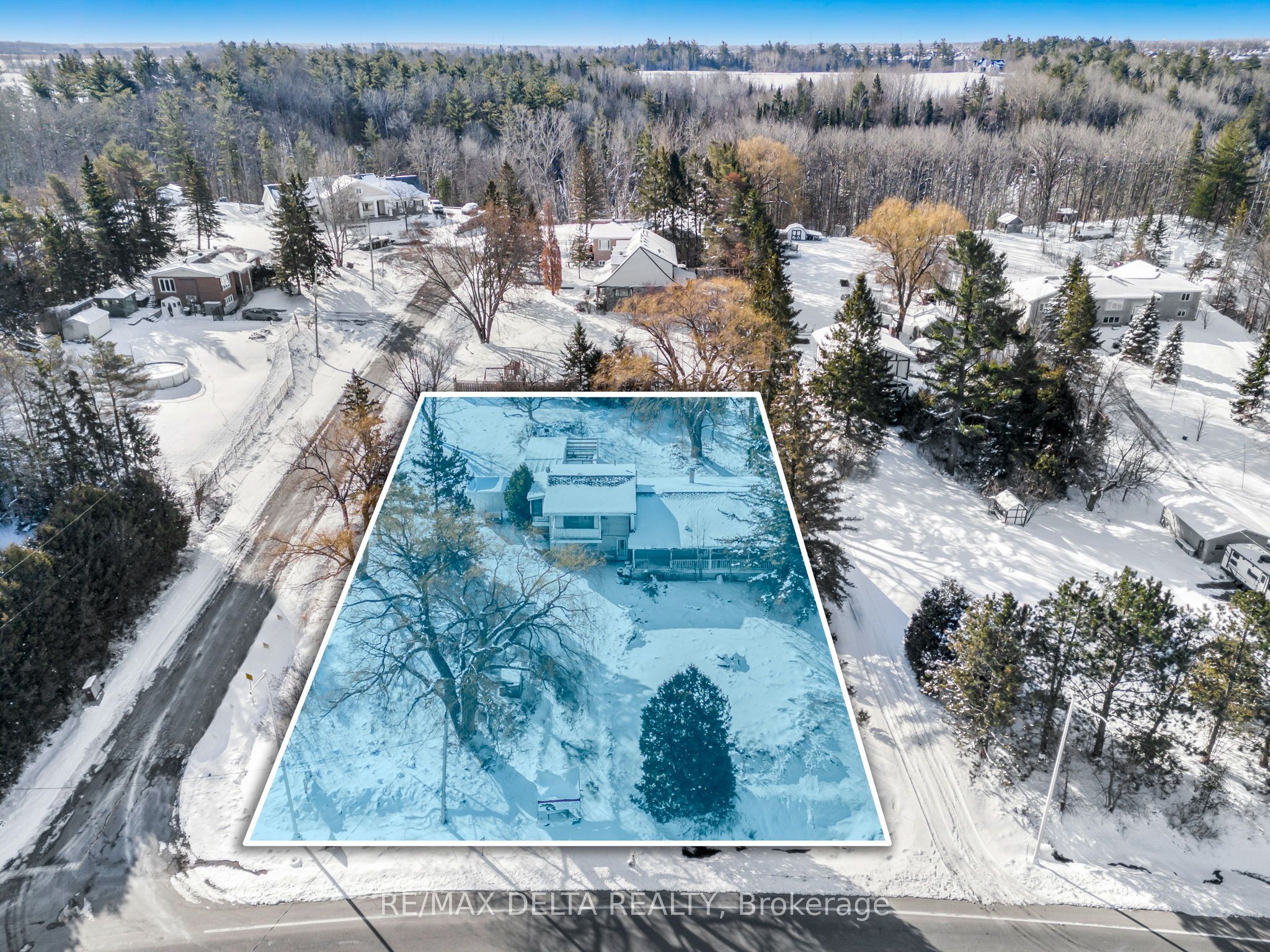 1116 Old Montreal Road Property Photo
