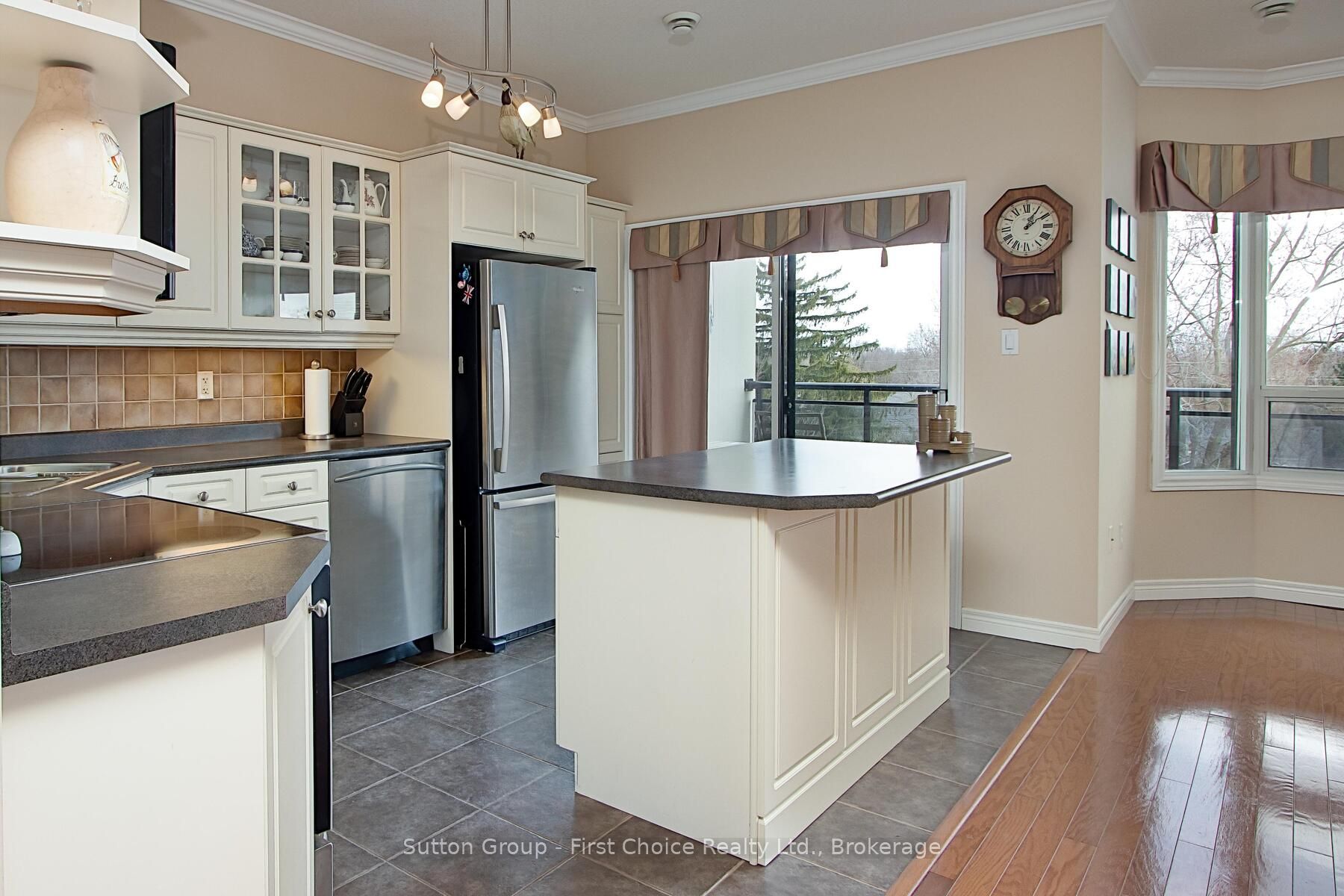 160 Romeo Street 504 Property Photo 4