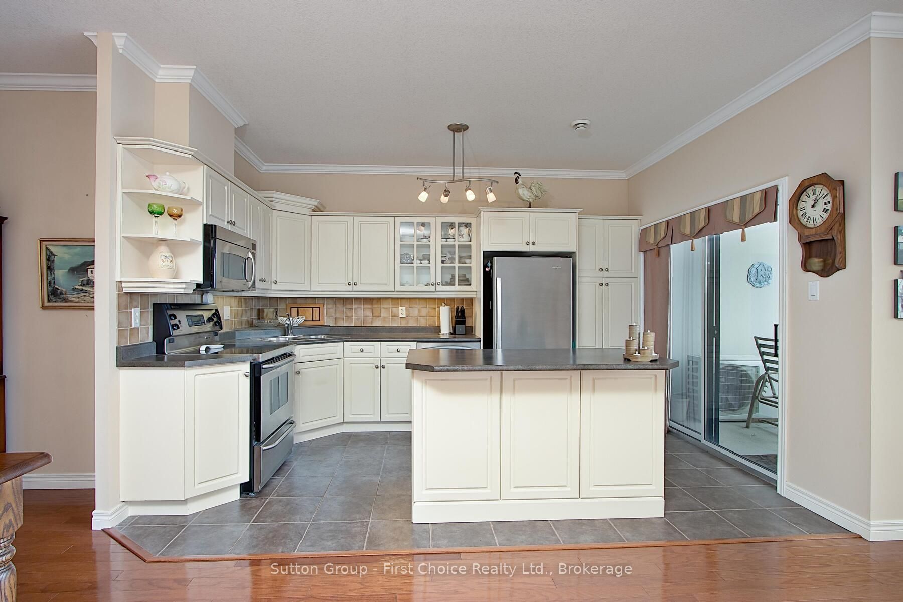 160 Romeo Street 504 Property Photo 5