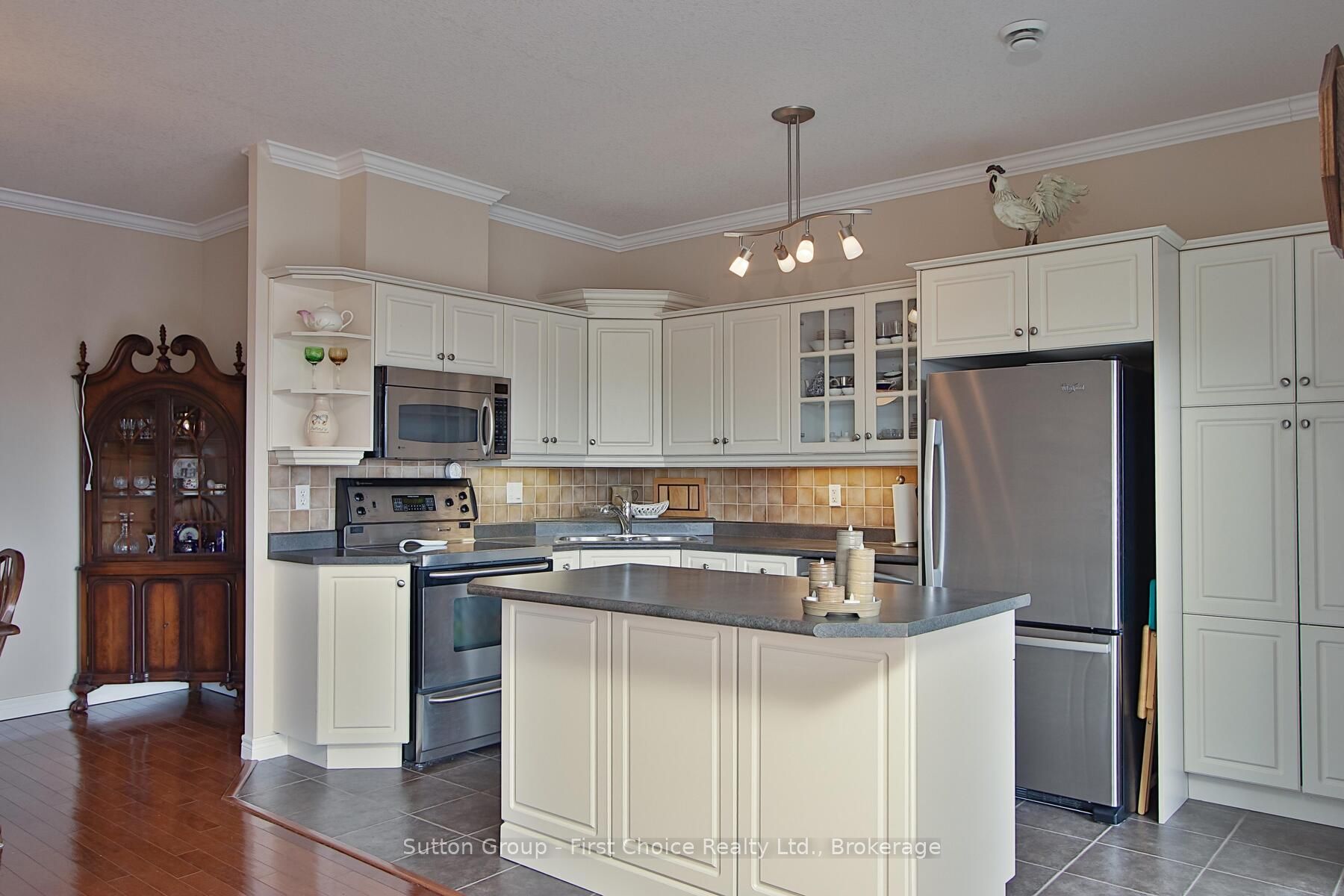 160 Romeo Street 504 Property Photo 6