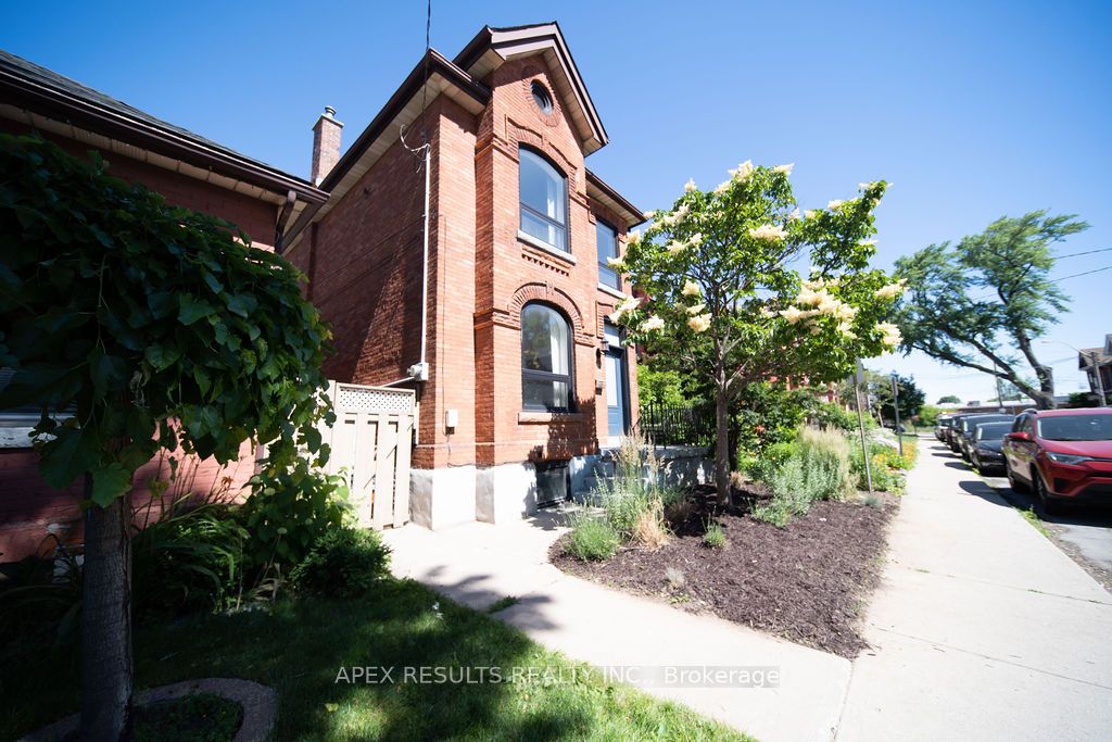 61 William St Property Photo 1