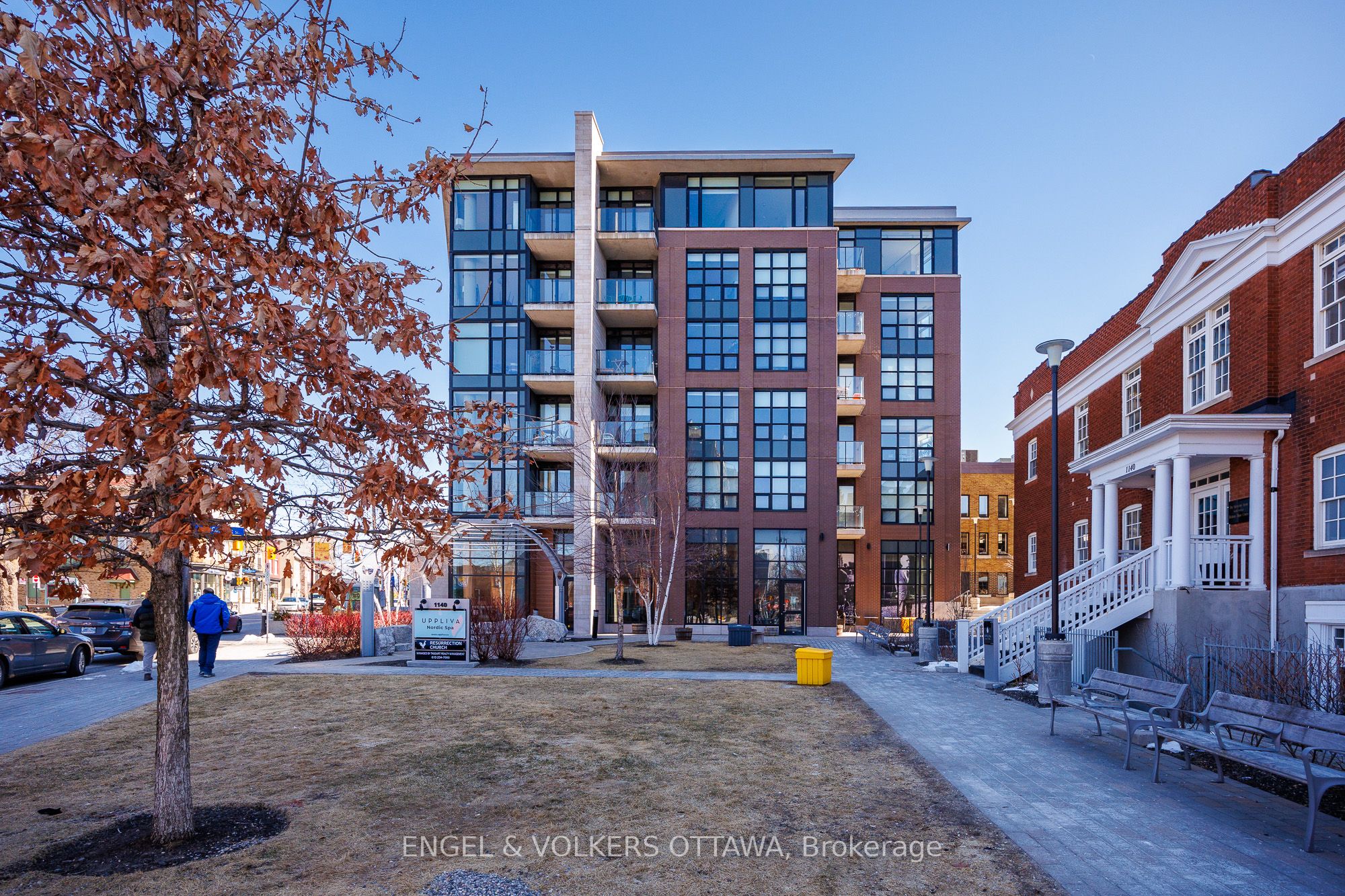 #308 - 10 Rosemount Avenue Property Photo 1