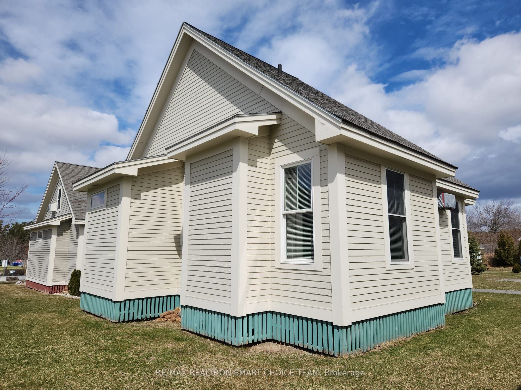 18 Meadow View Lane Property Photo 4