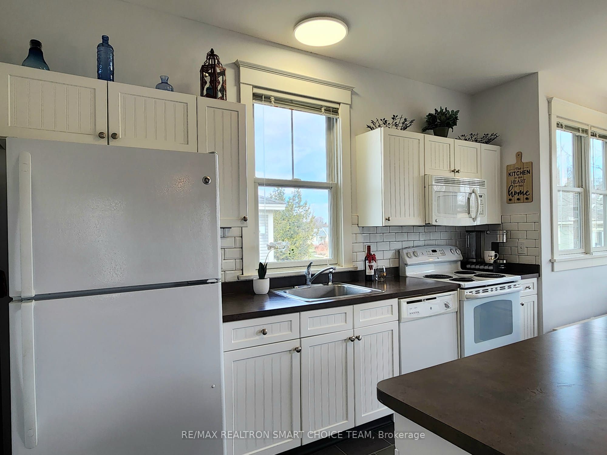 18 Meadow View Lane Property Photo 8