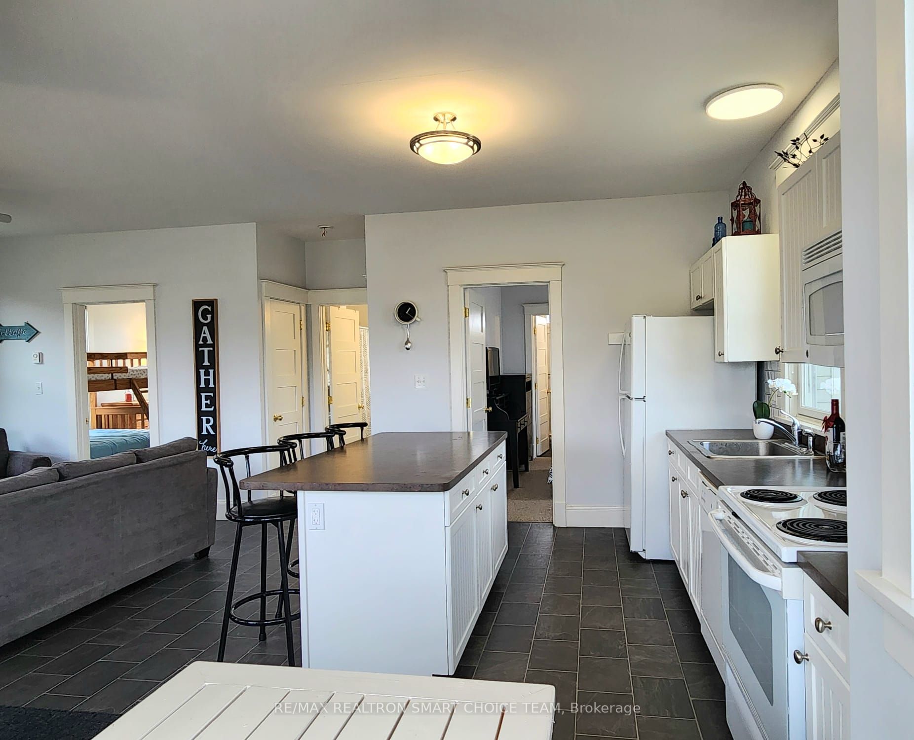 18 Meadow View Lane Property Photo 9