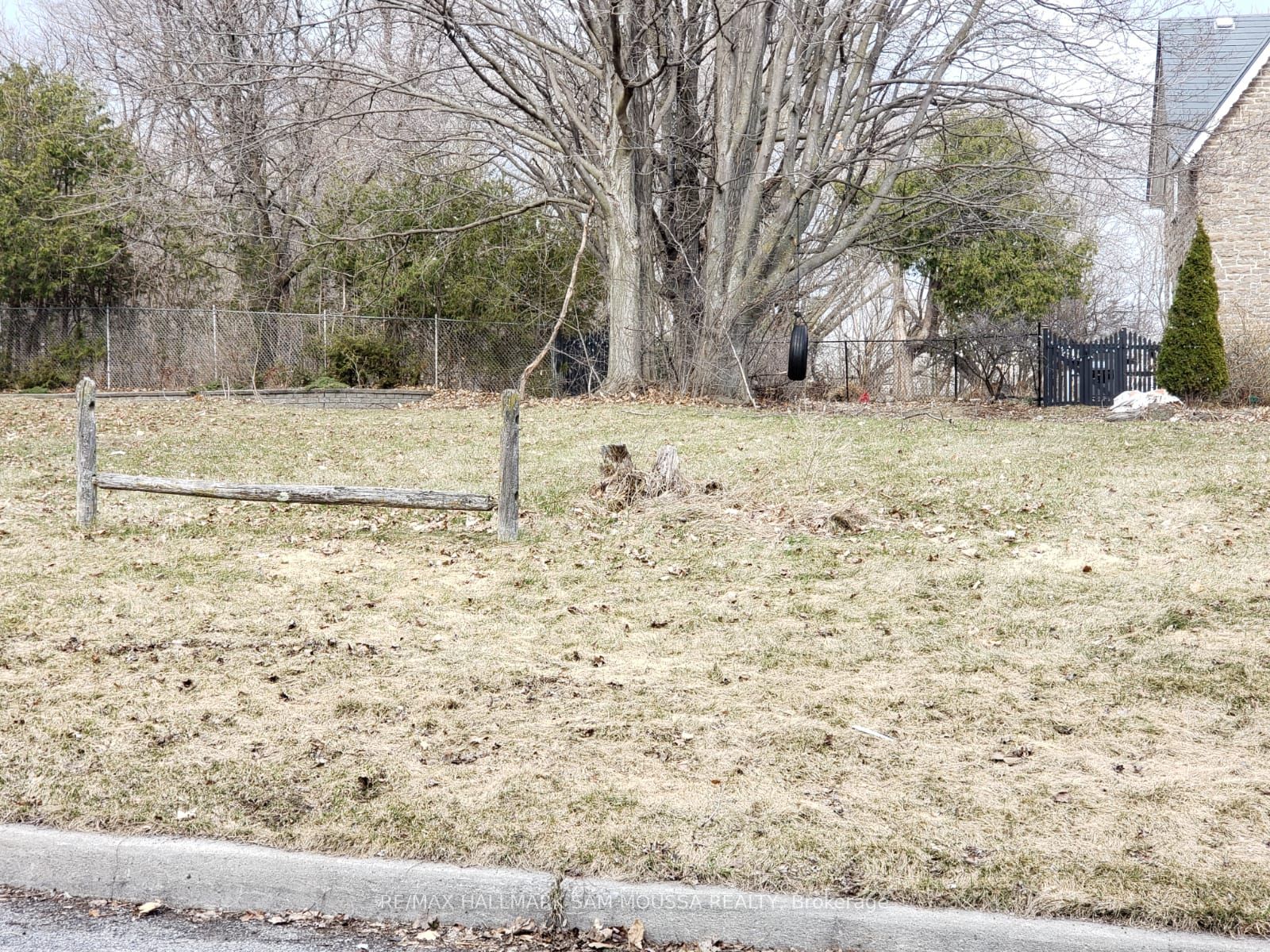 #b - 33 Melville Drive Property Photo 3