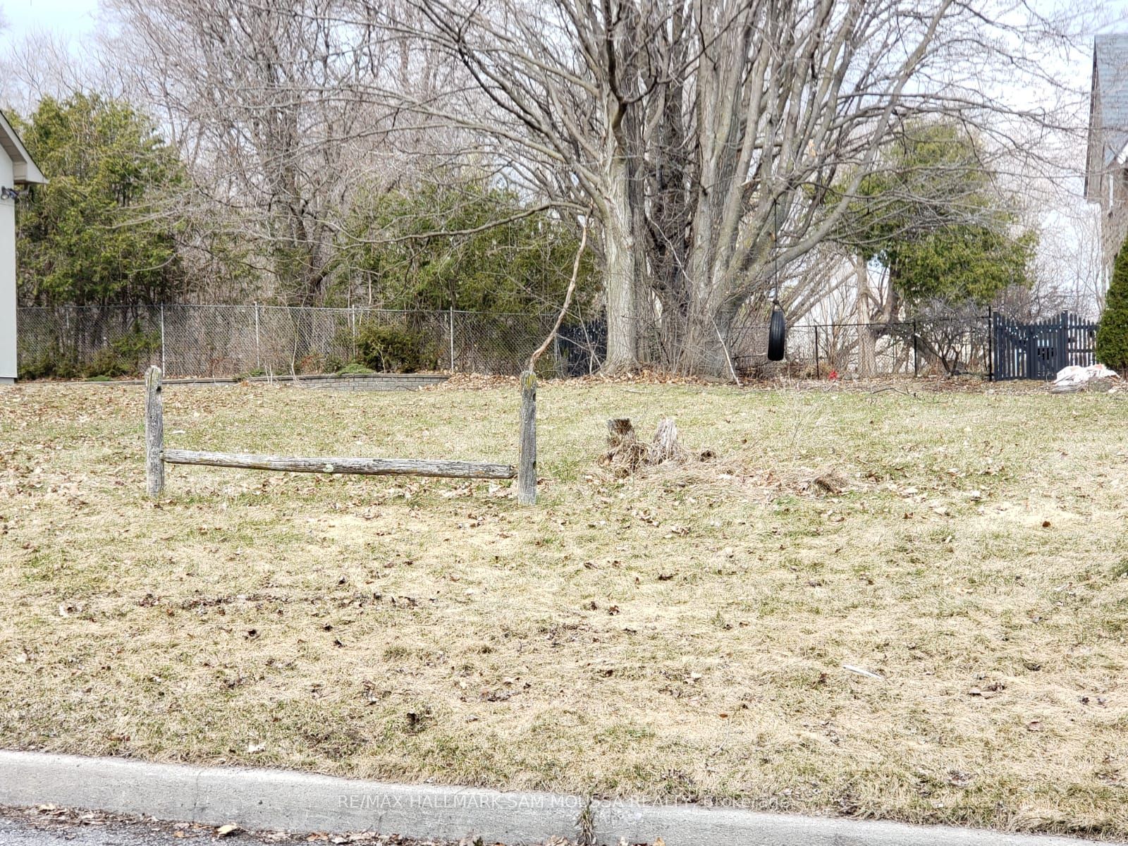 #b - 33 Melville Drive Property Photo 4