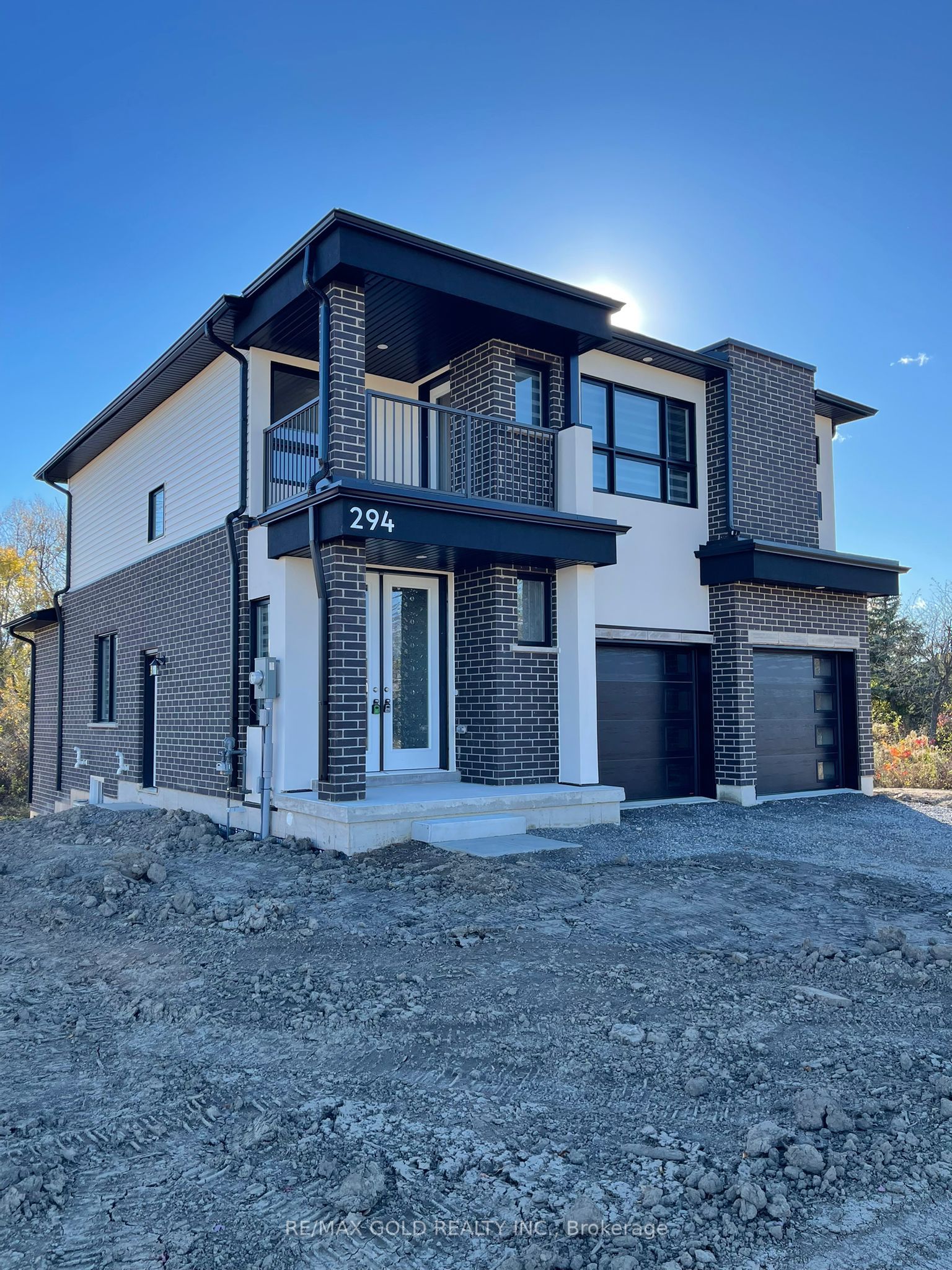 294 Wellandvale Drive Property Photo 1