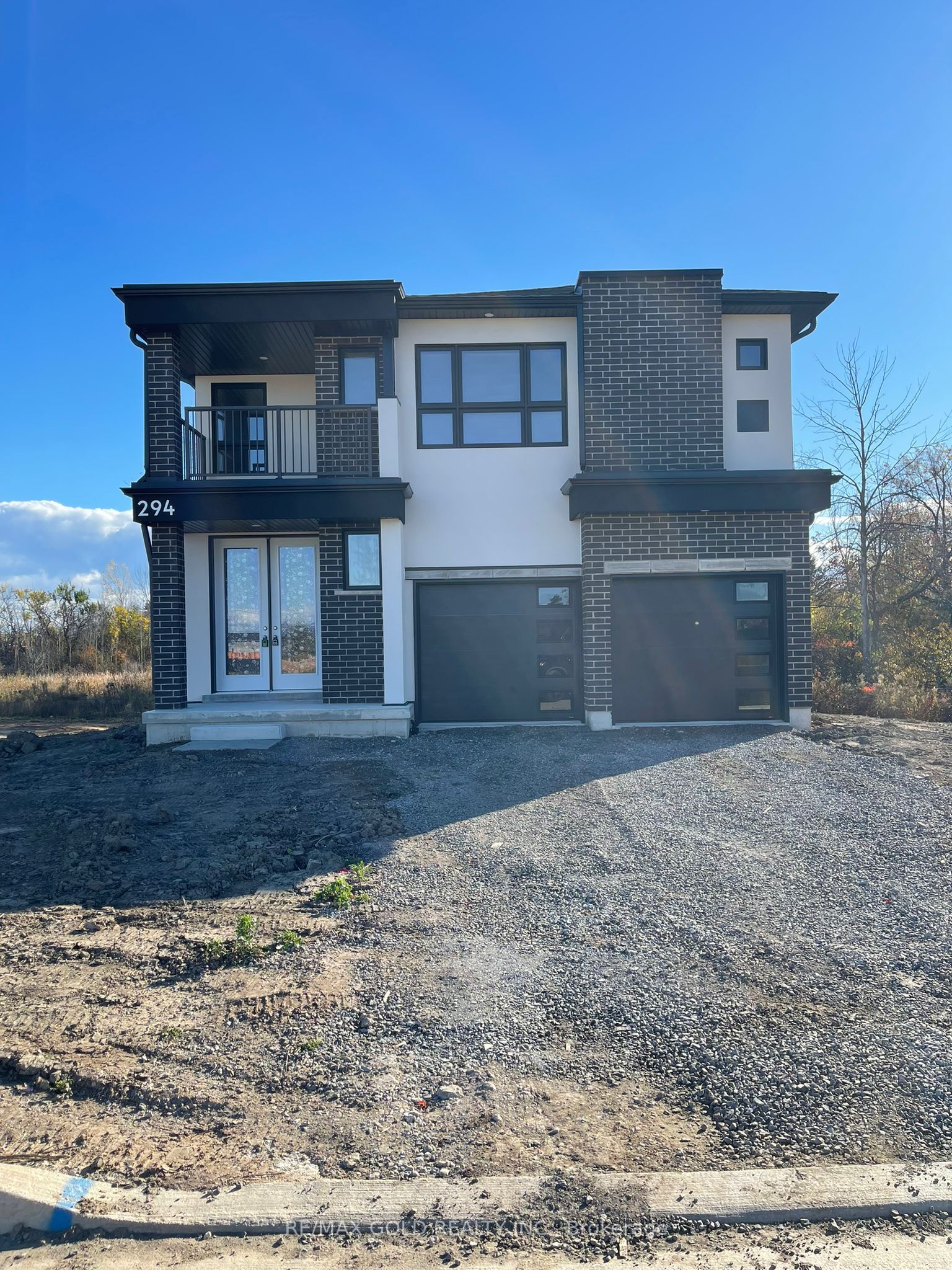 294 Wellandvale Drive Property Photo 2