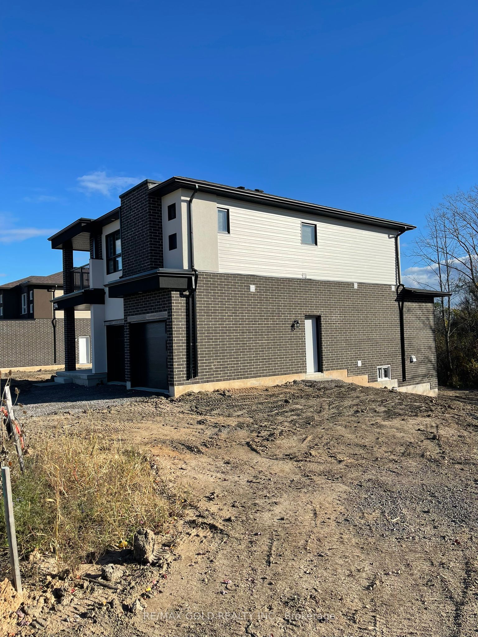 294 Wellandvale Drive Property Photo 3